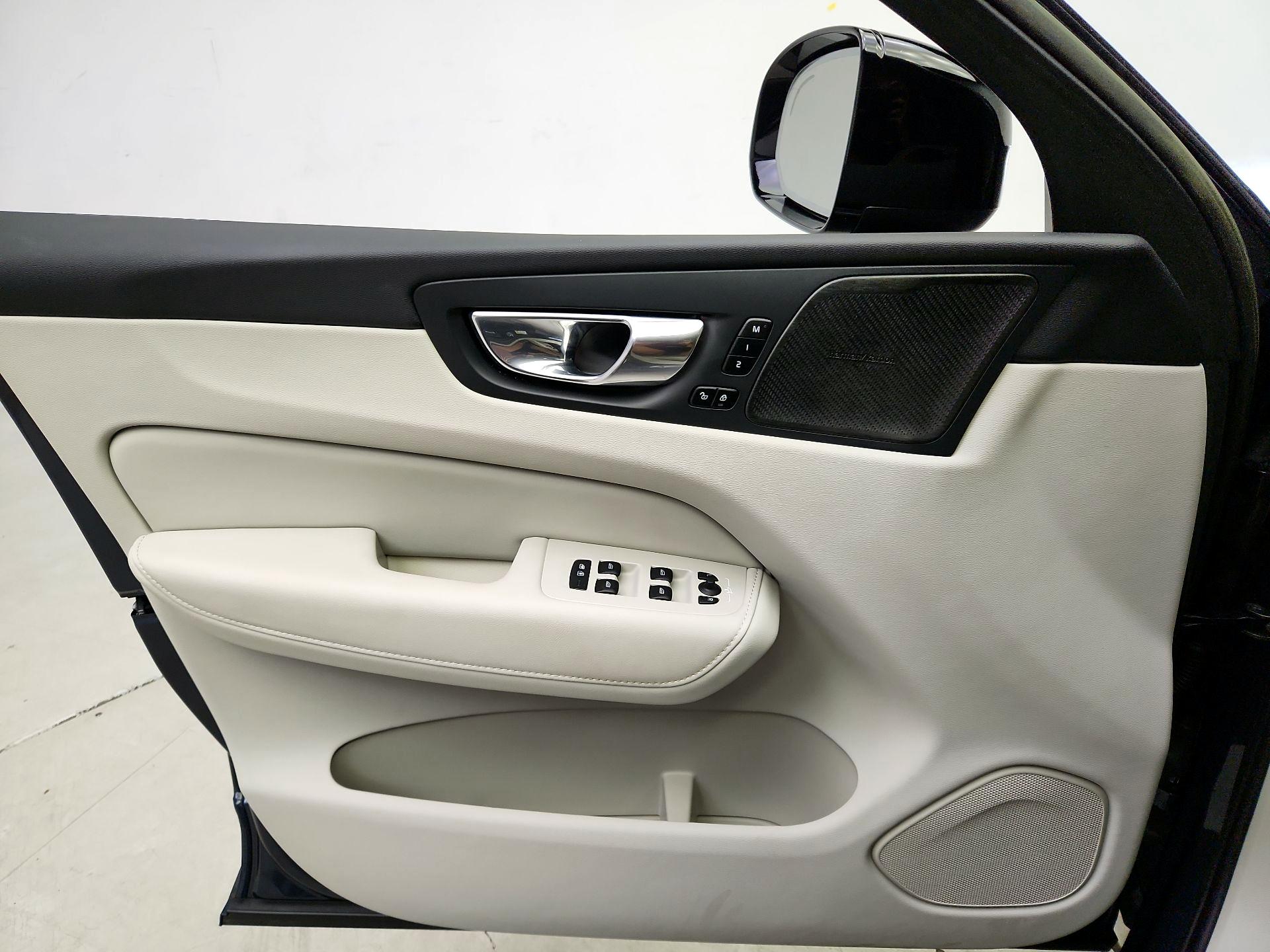 Thumbnail: 2023 Volvo XC60 - 12