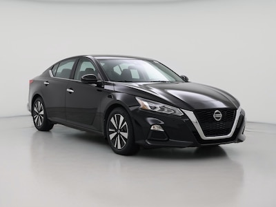 Black 2022 Nissan Altima SV