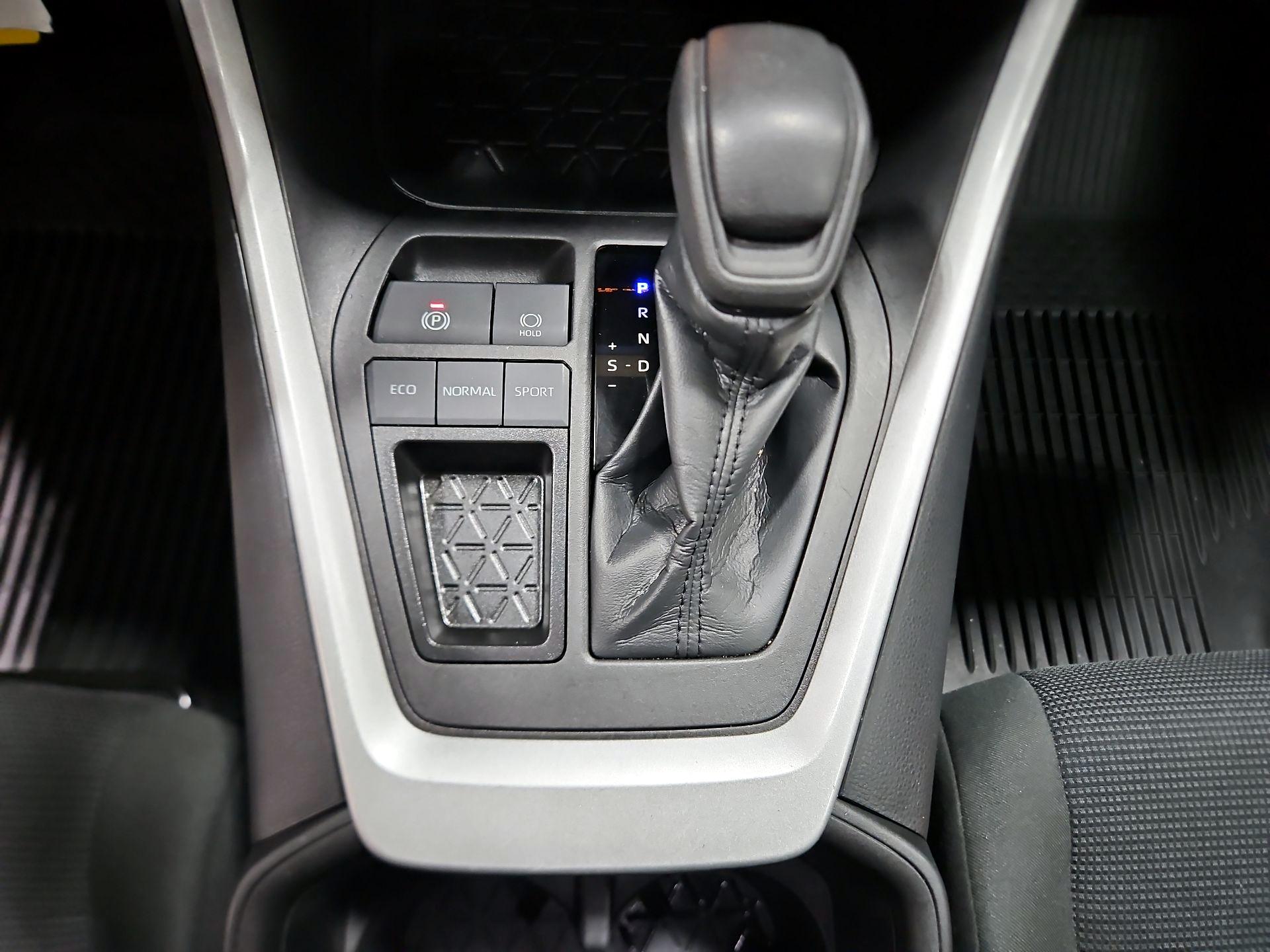 Thumbnail: 2023 Toyota RAV4 - 17