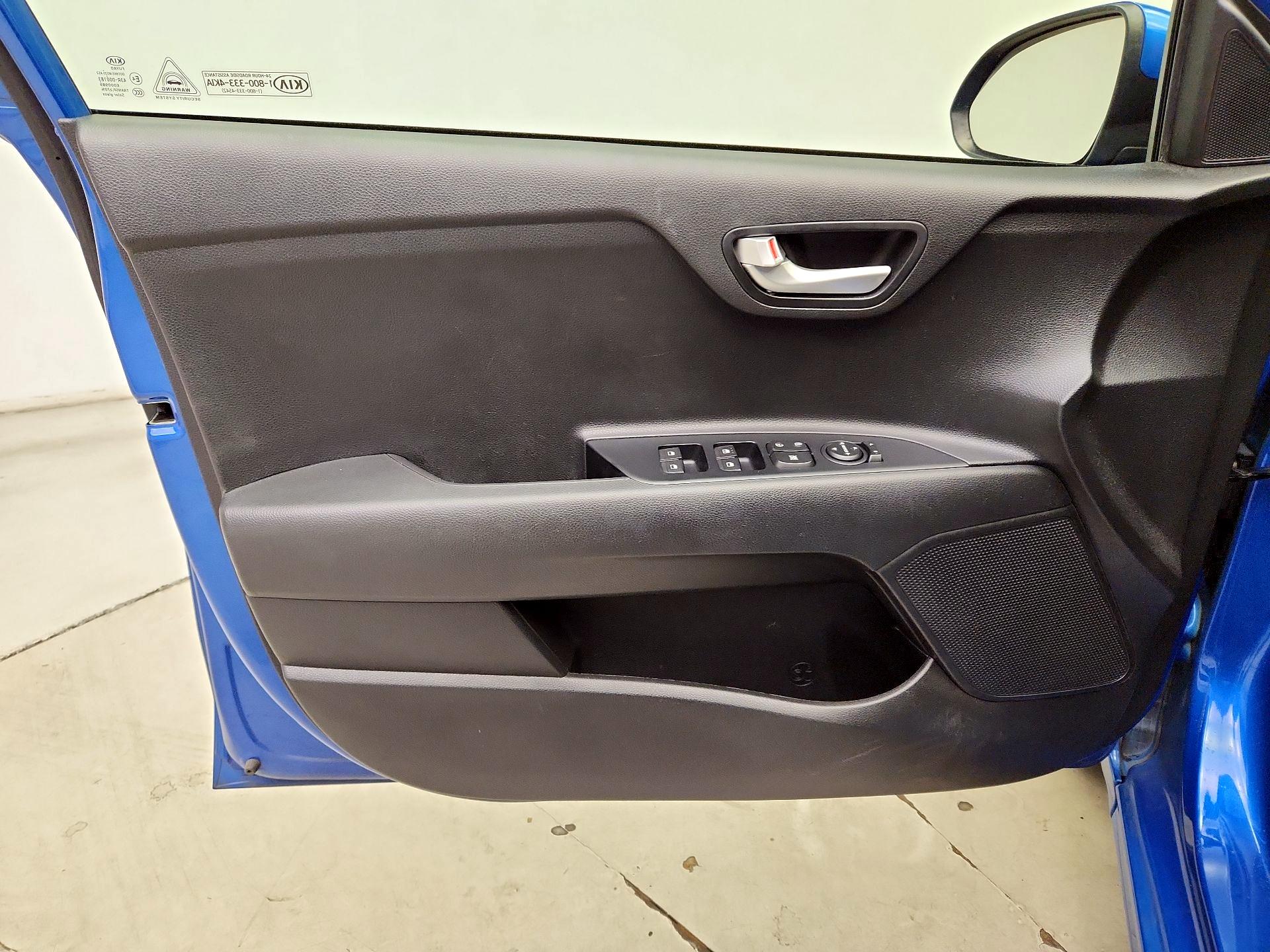 Thumbnail: 2021 Kia Rio - 12