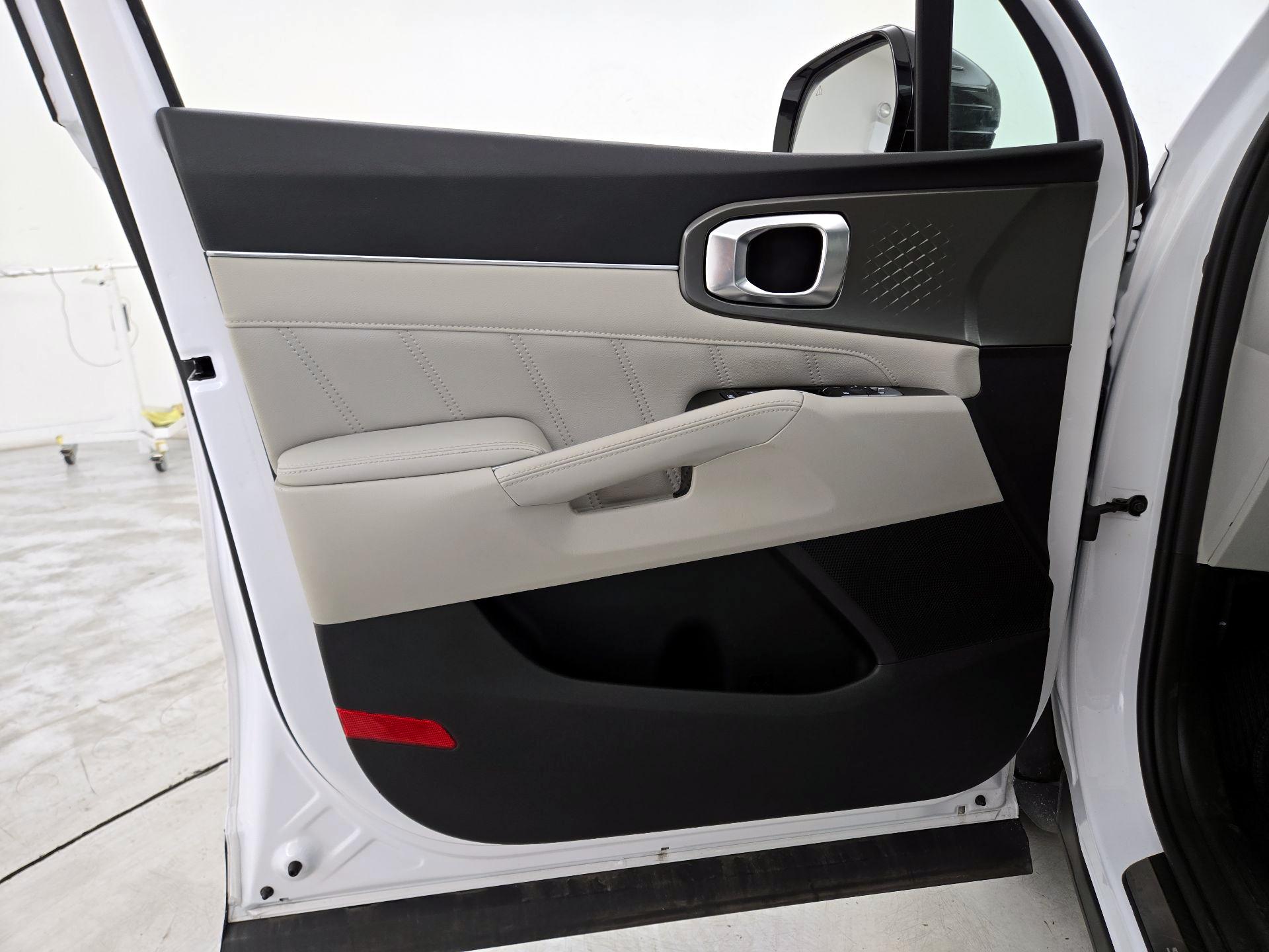 Thumbnail: 2021 Kia Sorento - 12