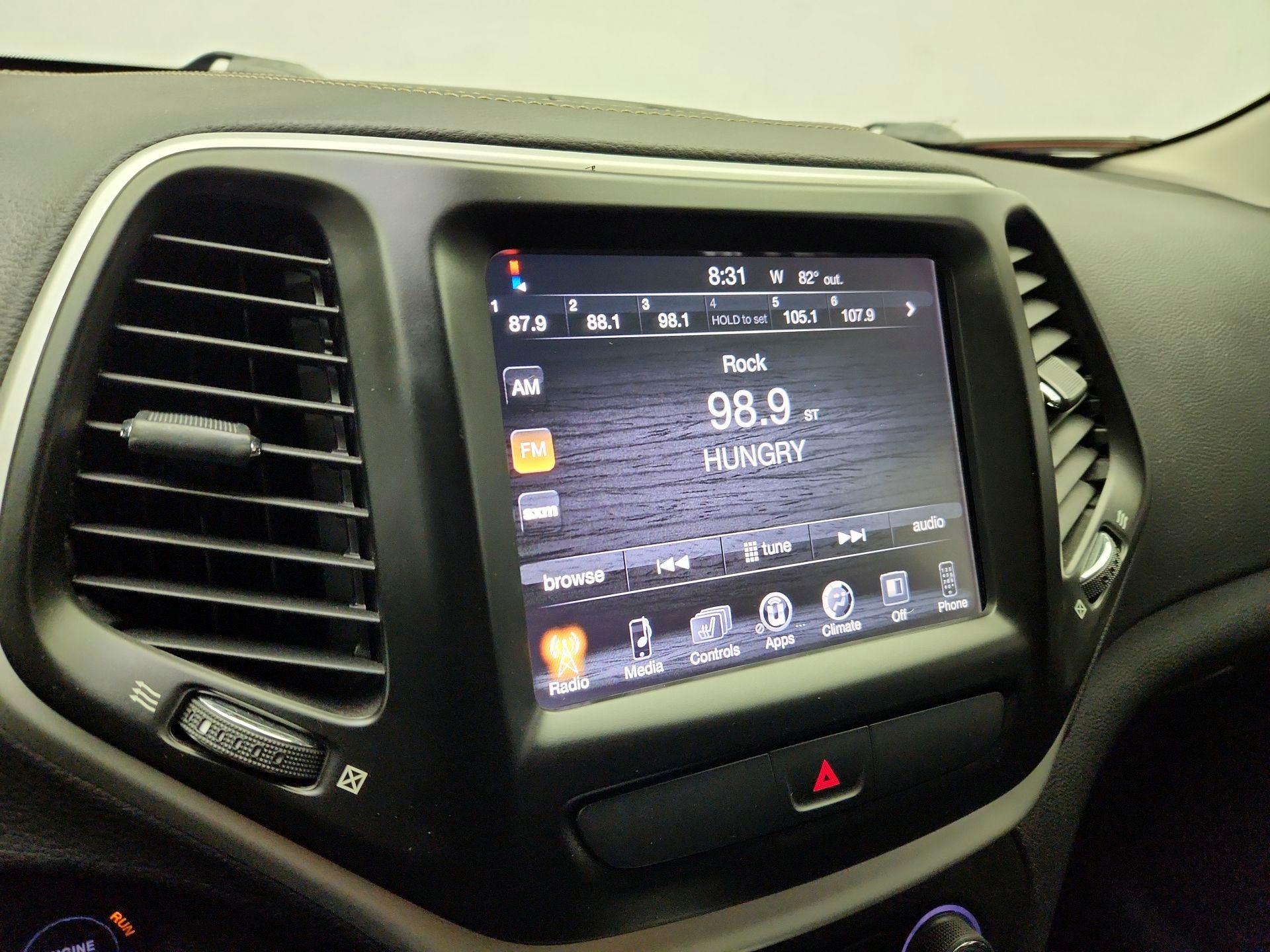 Thumbnail: 2018 Jeep Cherokee - 15
