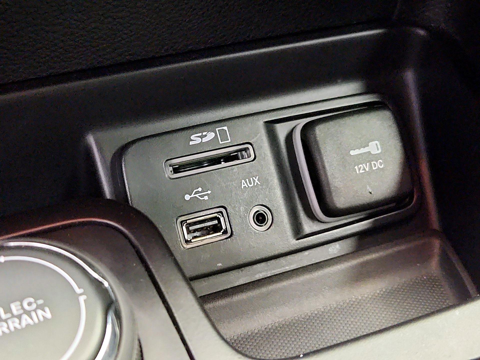 Thumbnail: 2018 Jeep Cherokee - 18