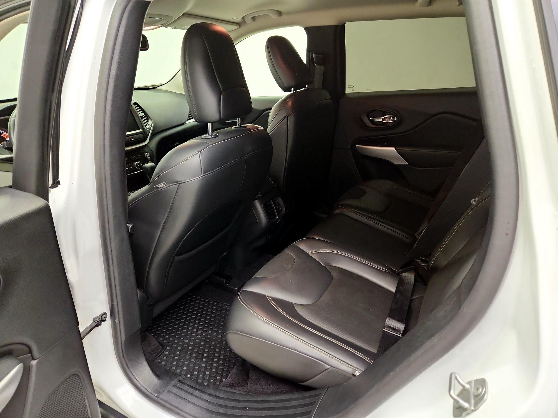 Thumbnail: 2018 Jeep Cherokee - 19