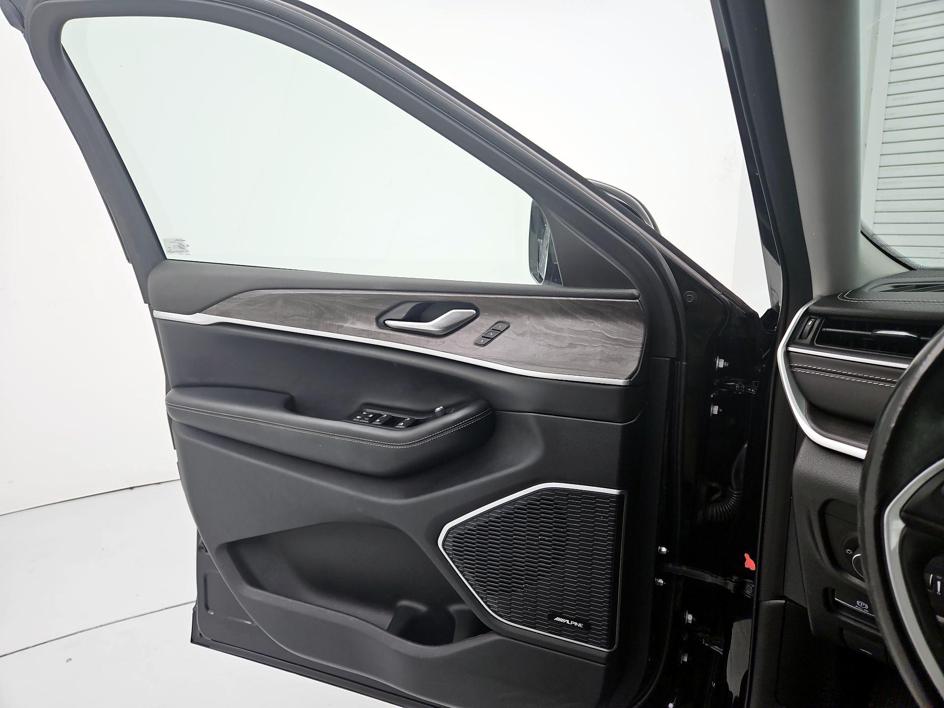 Thumbnail: 2021 Jeep Grand Cherokee L - 12