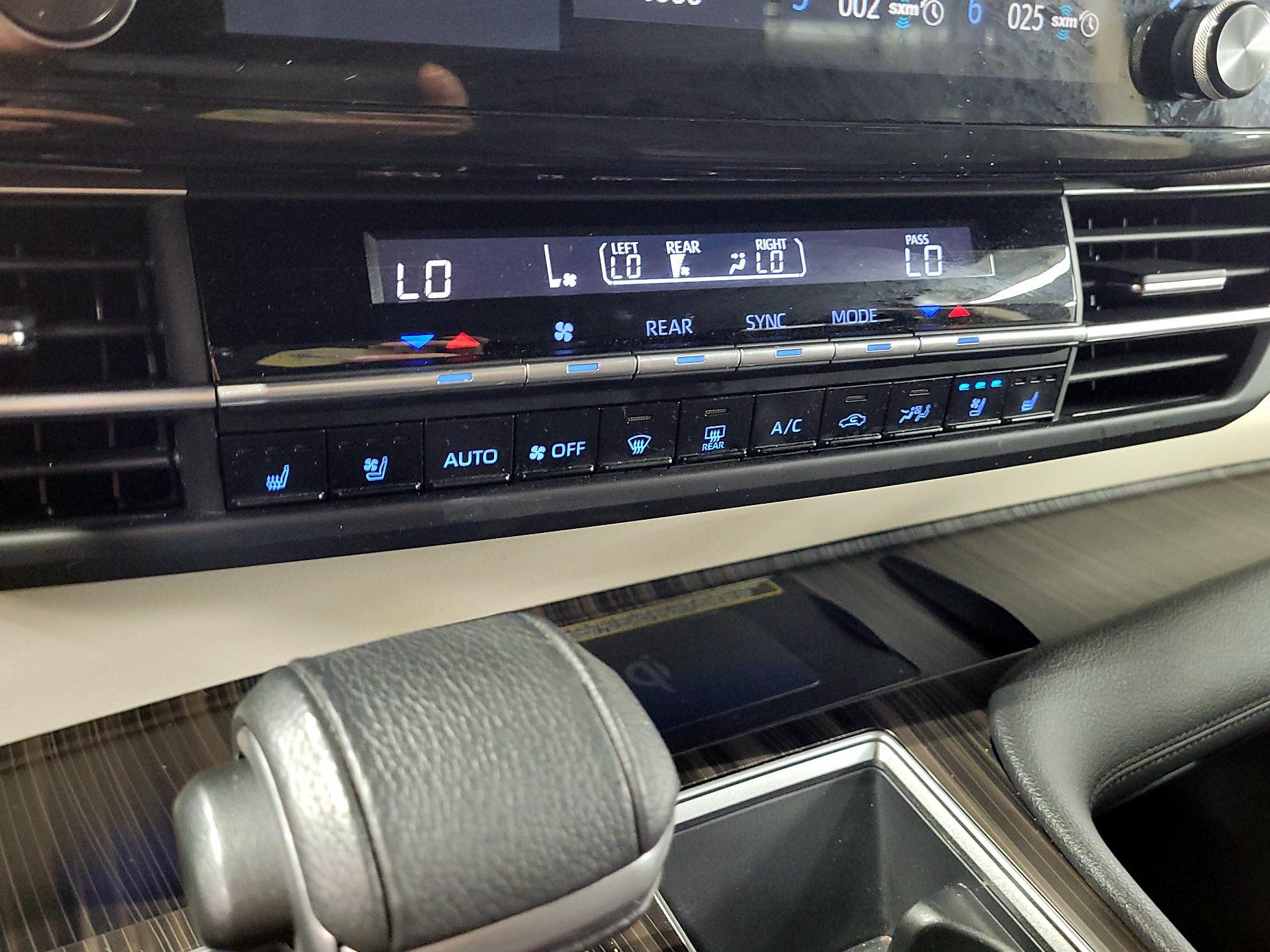 Thumbnail: 2021 Toyota Sienna - 14