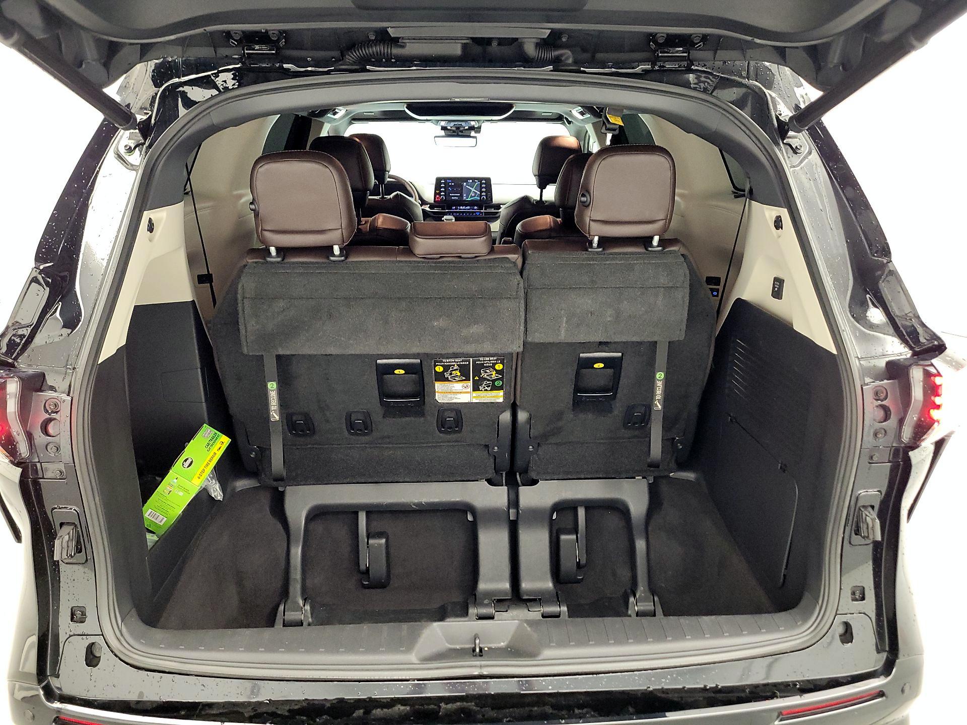Thumbnail: 2021 Toyota Sienna - 16