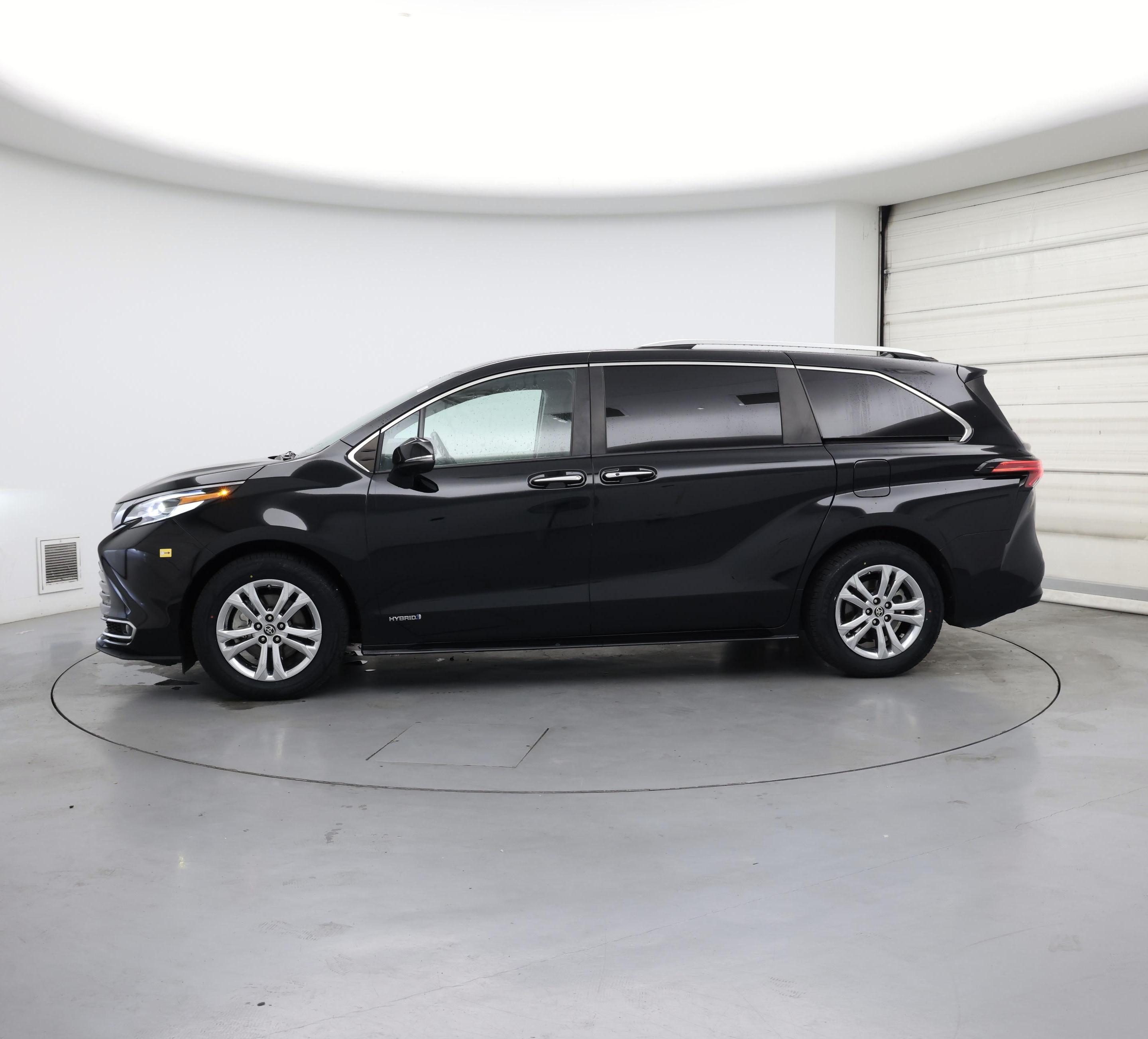 Thumbnail: 2021 Toyota Sienna - 3