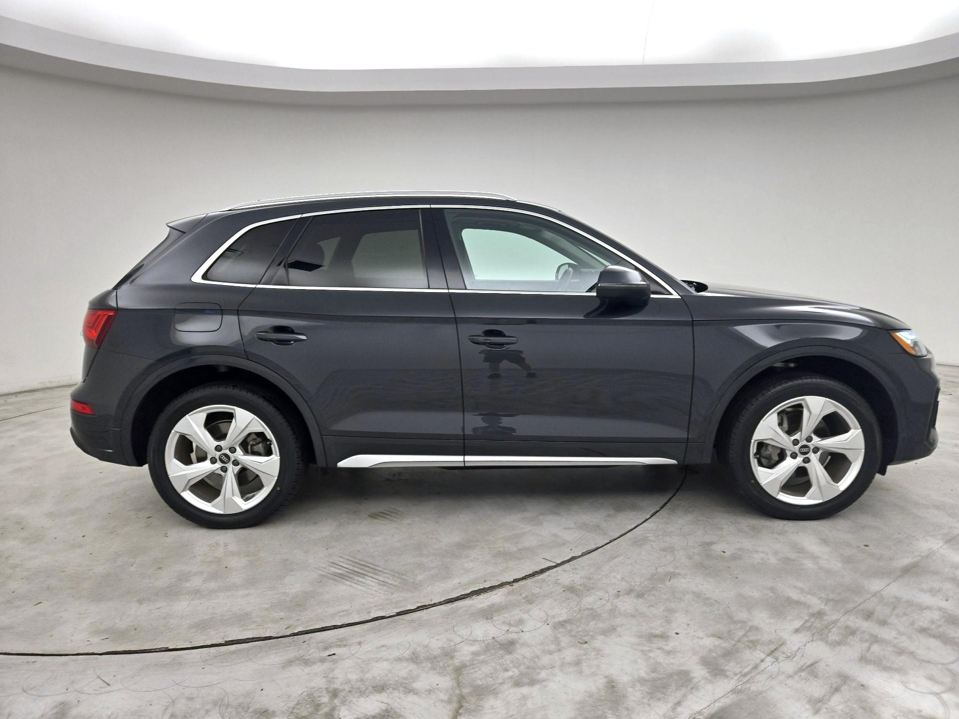 Thumbnail: 2021 Audi Q5 - 4