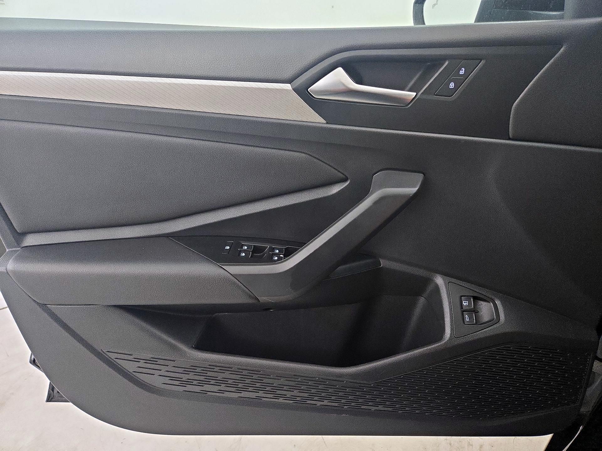Thumbnail: 2021 Volkswagen Jetta - 12