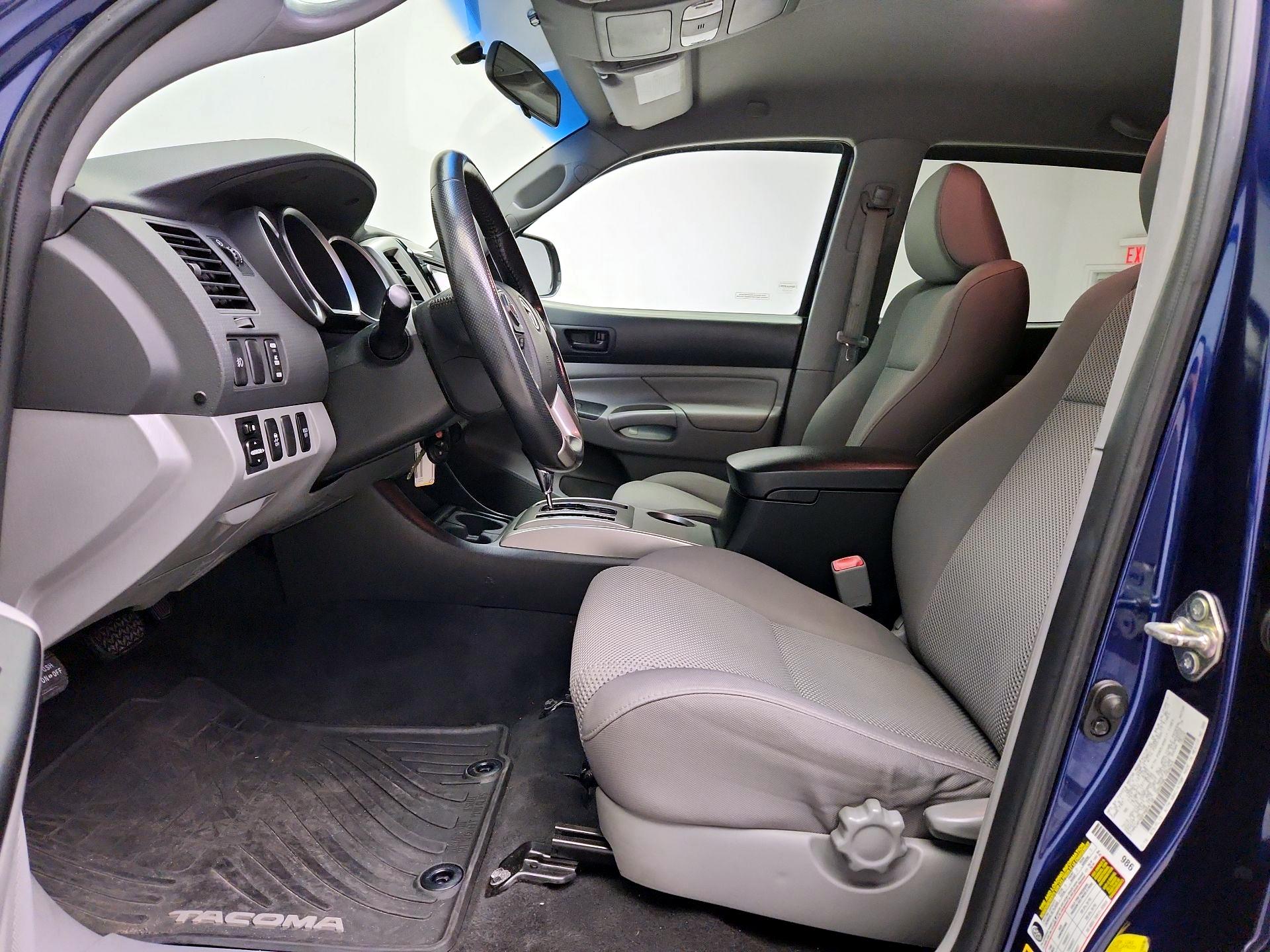 Thumbnail: 2015 Toyota Tacoma - 11