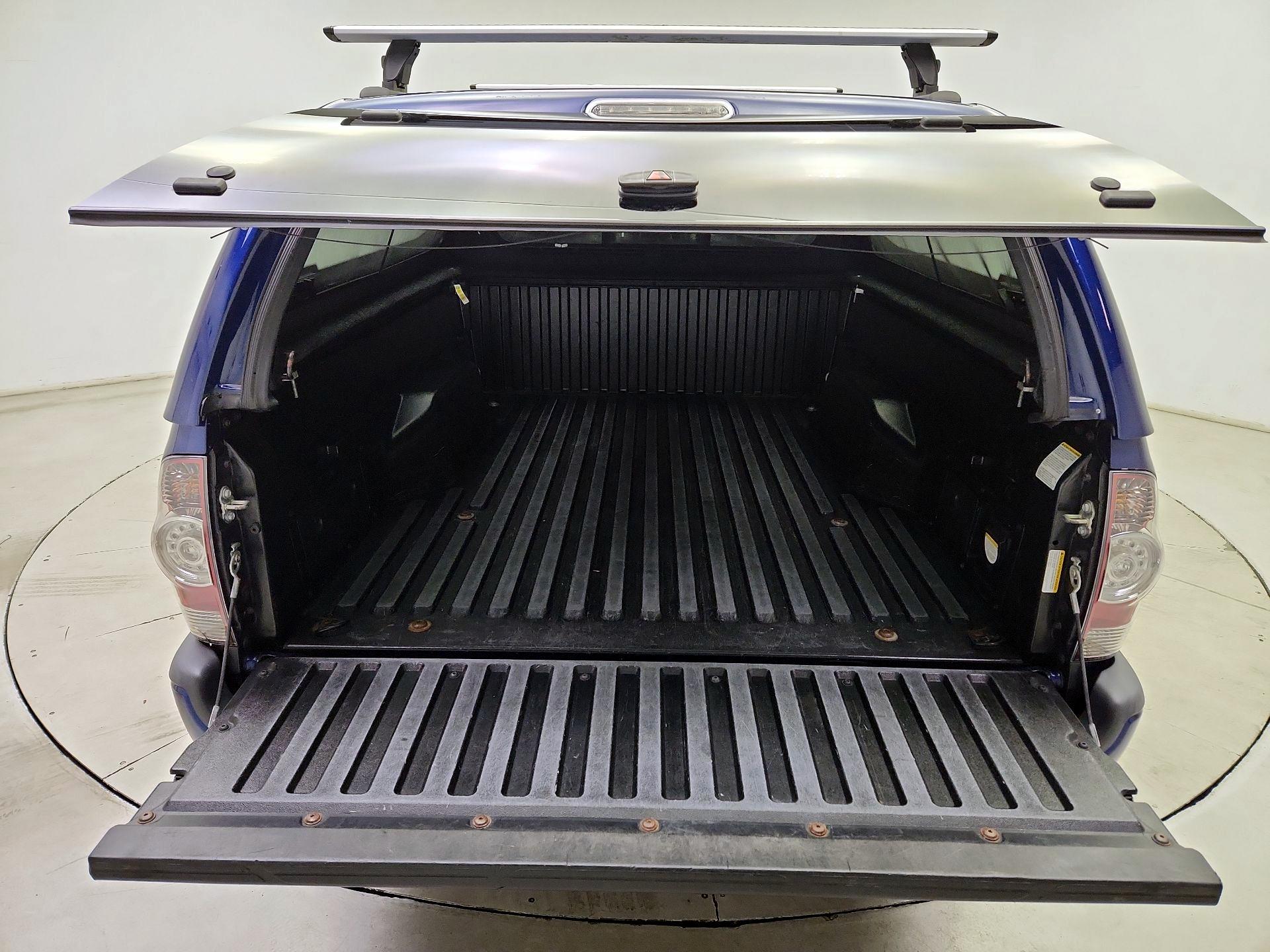 Thumbnail: 2015 Toyota Tacoma - 20