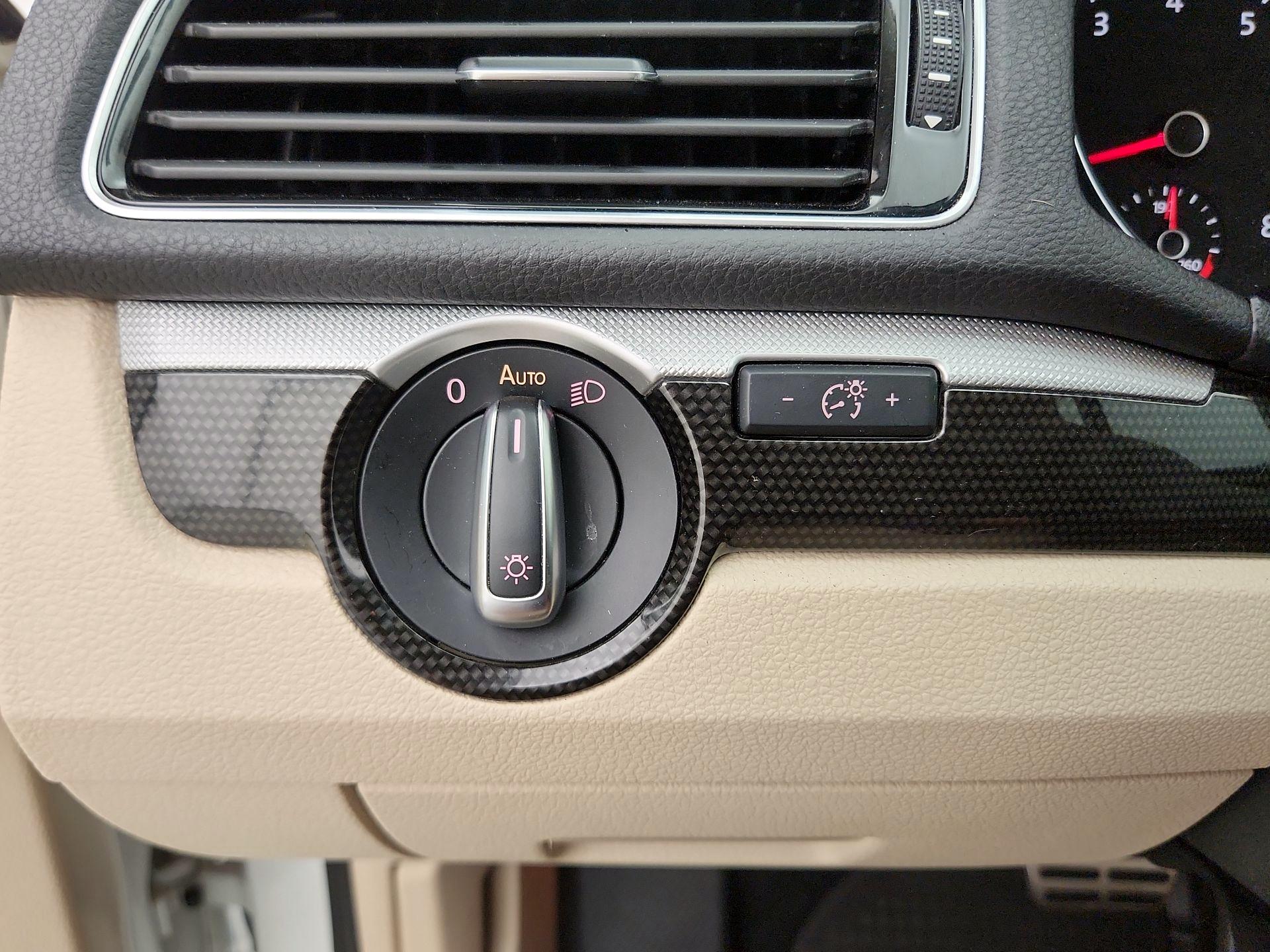 Thumbnail: 2019 Volkswagen Passat - 13