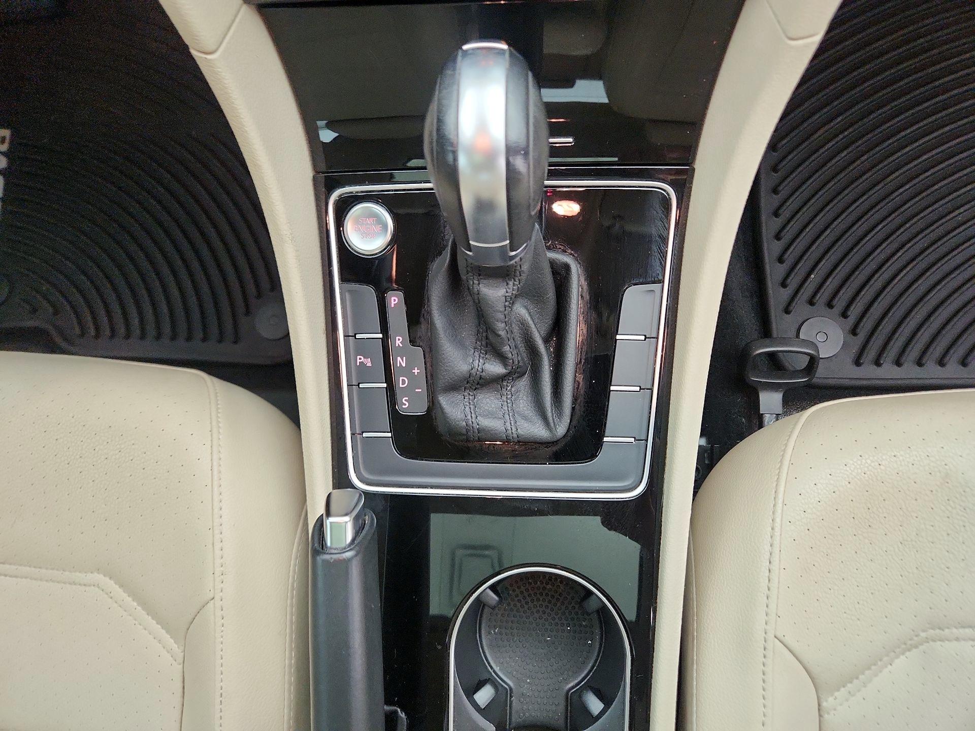 Thumbnail: 2019 Volkswagen Passat - 18