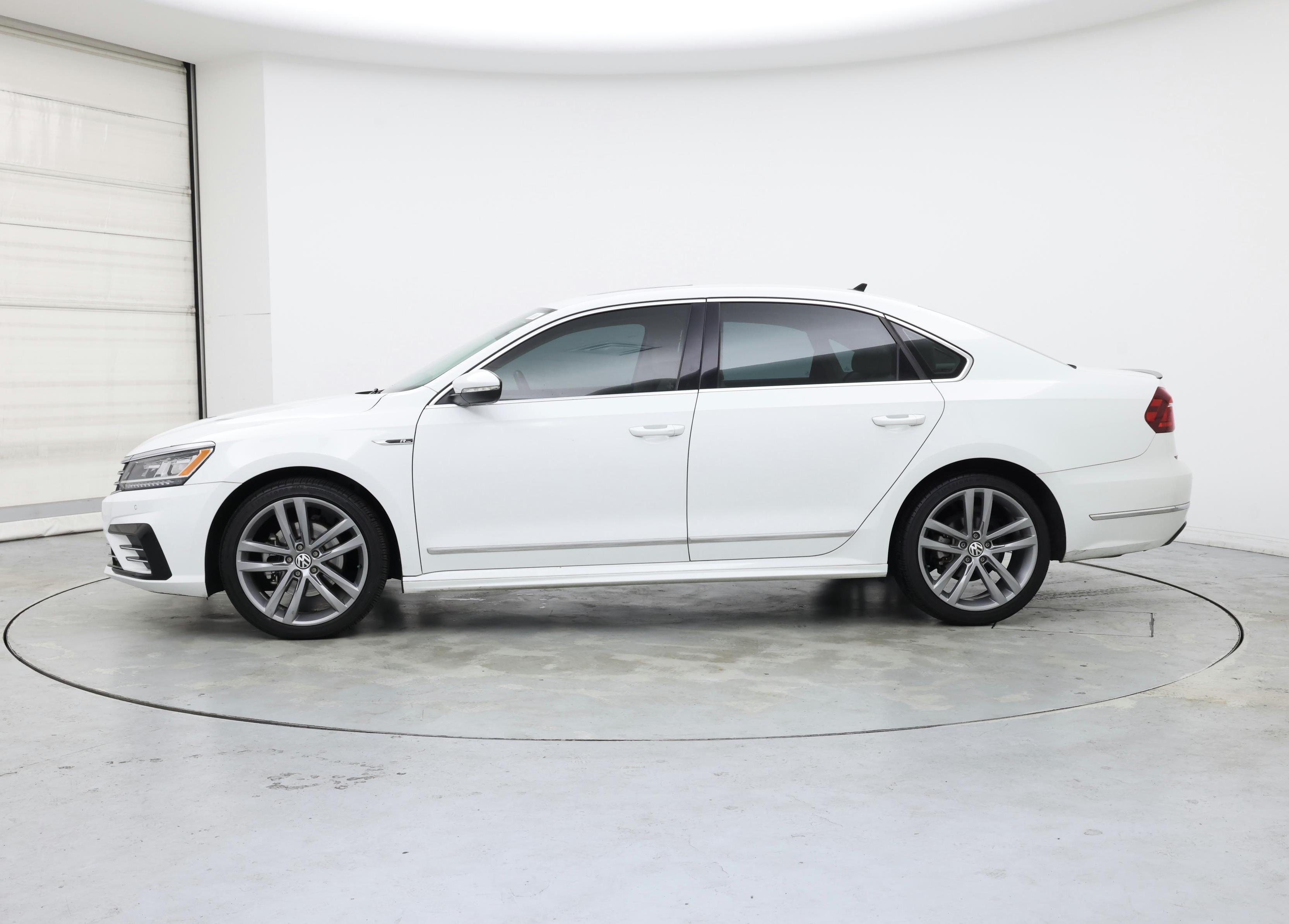 Thumbnail: 2019 Volkswagen Passat - 3