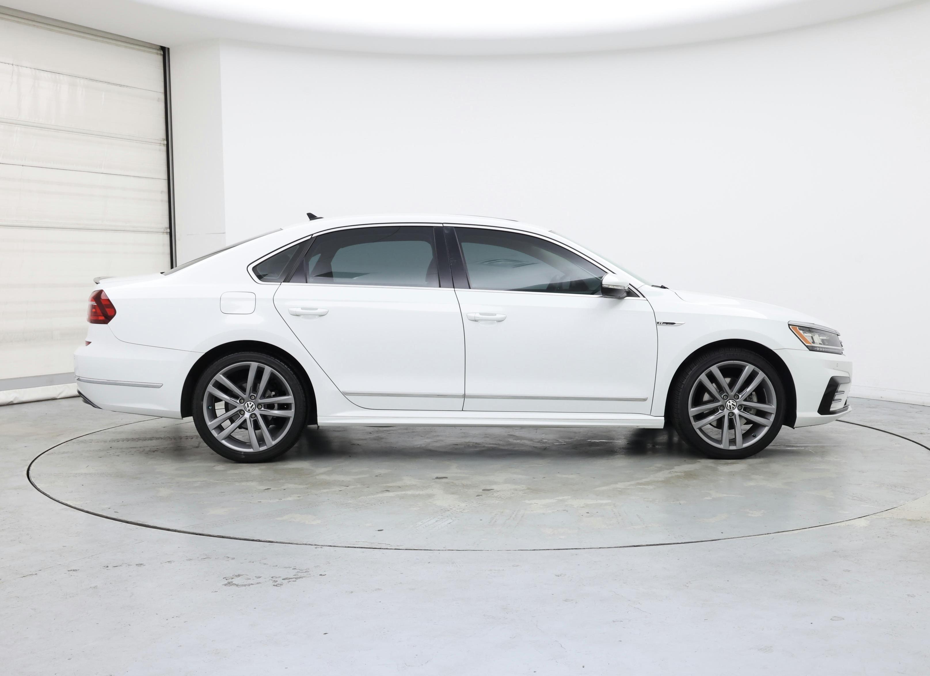 Thumbnail: 2019 Volkswagen Passat - 7