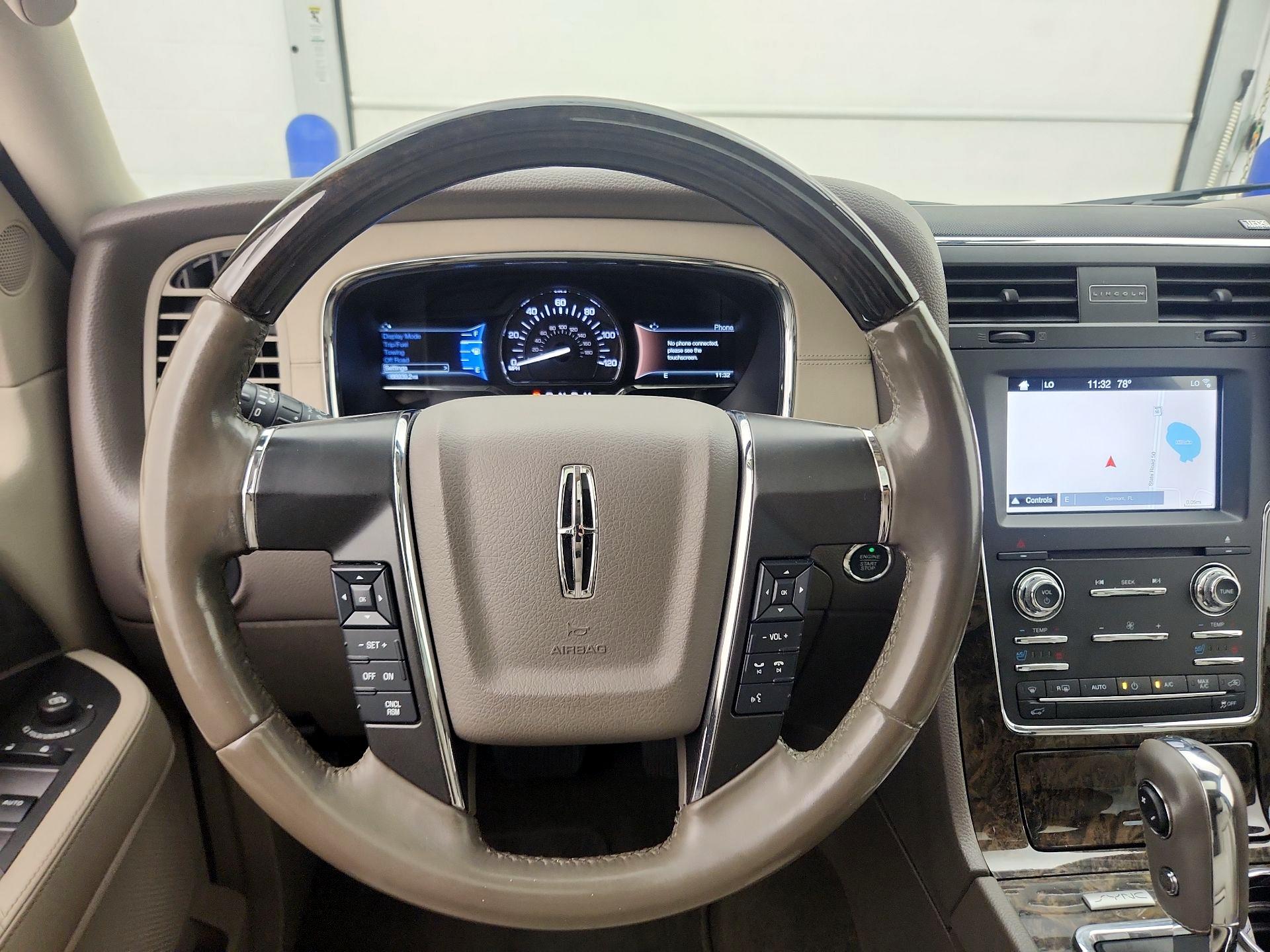 Thumbnail: 2017 Lincoln Navigator - 10