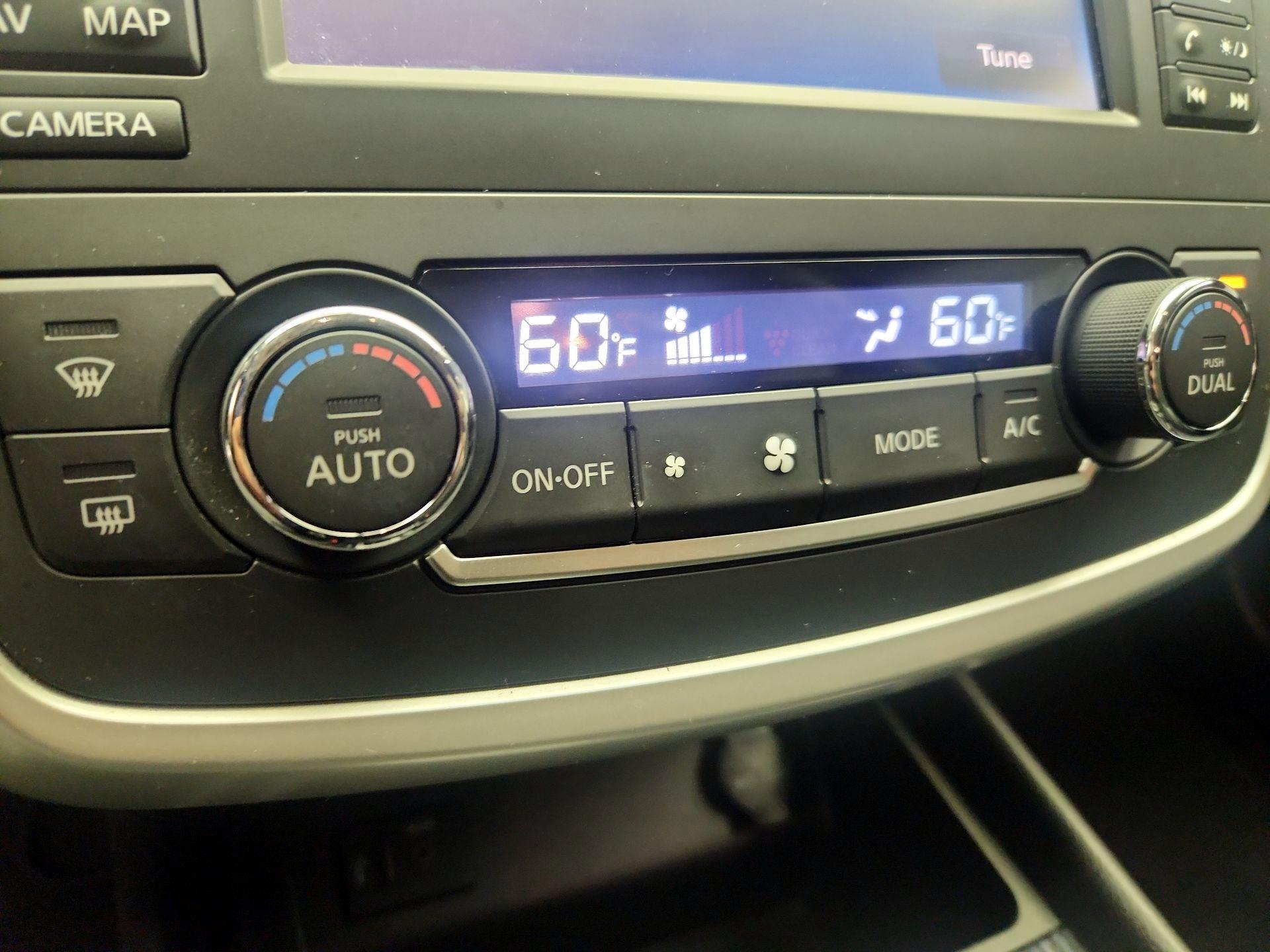 Thumbnail: 2016 Nissan Altima - 16
