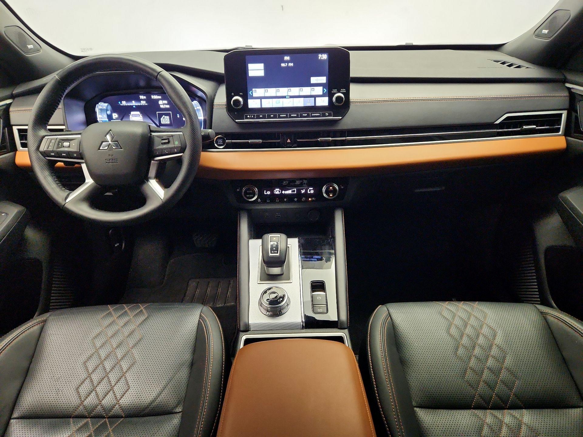 Thumbnail: 2024 Mitsubishi Outlander - 9