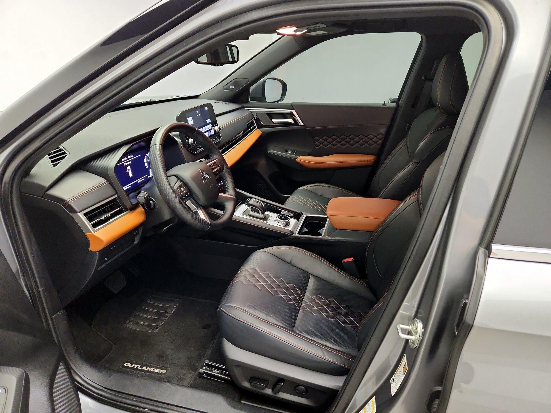 Thumbnail: 2024 Mitsubishi Outlander - 11