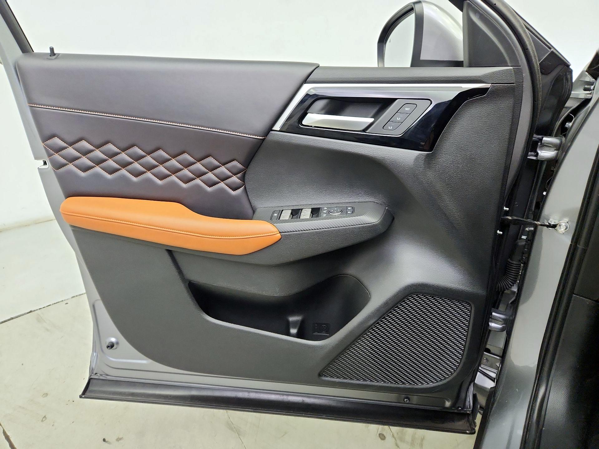 Thumbnail: 2024 Mitsubishi Outlander - 12