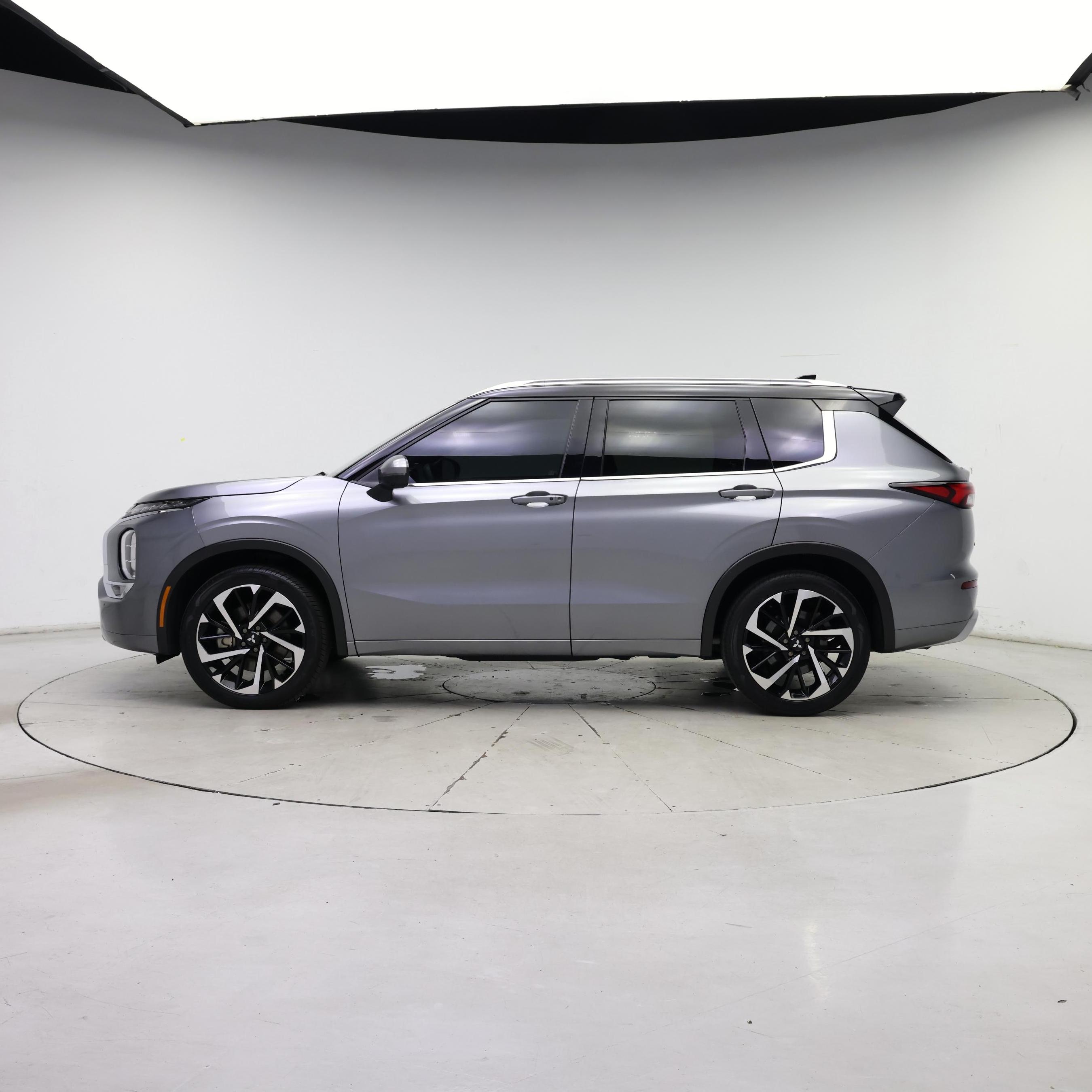 Thumbnail: 2024 Mitsubishi Outlander - 3