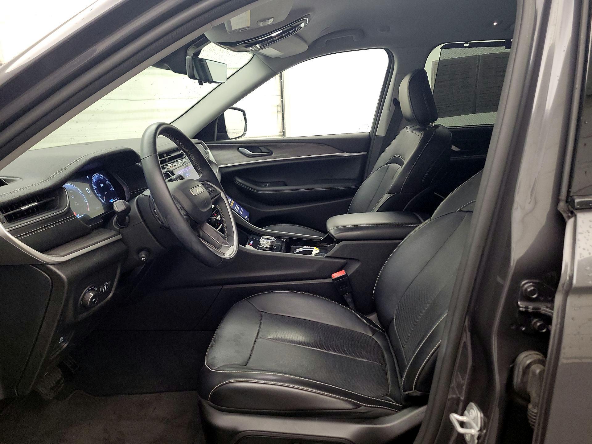 Thumbnail: 2022 Jeep Grand Cherokee - 11