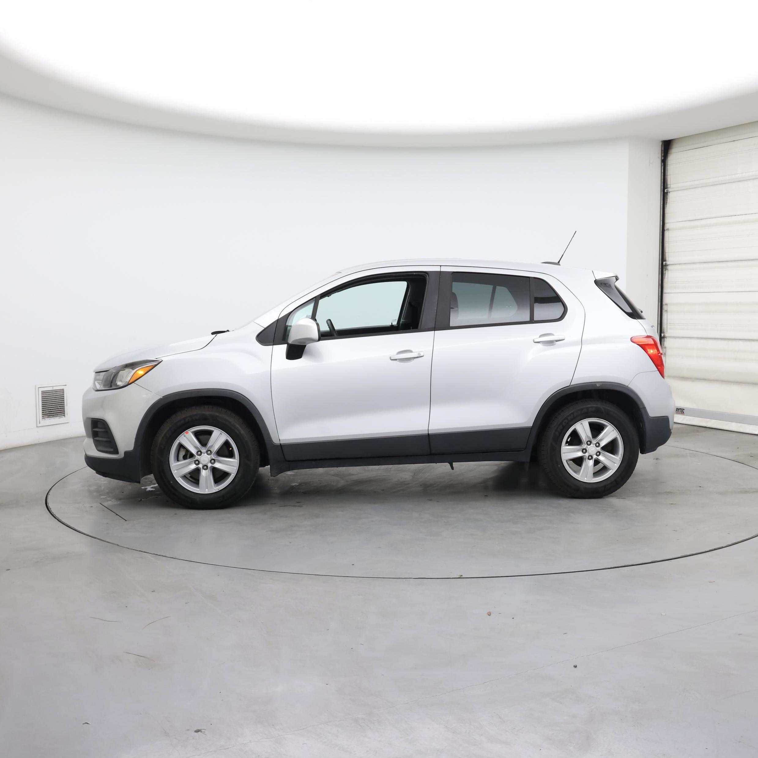 Thumbnail: 2020 Chevrolet Trax - 3