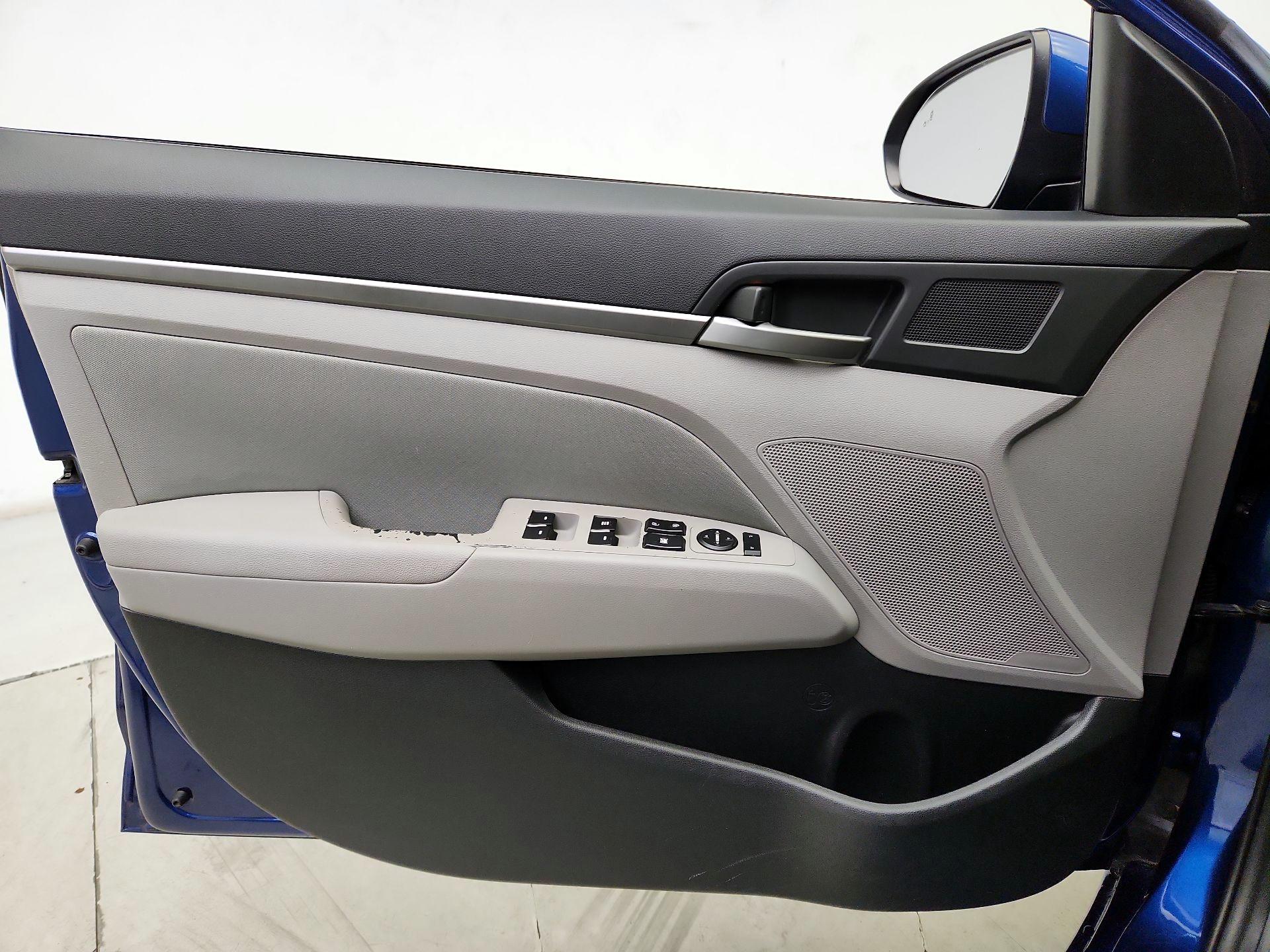Thumbnail: 2018 Hyundai Elantra - 12