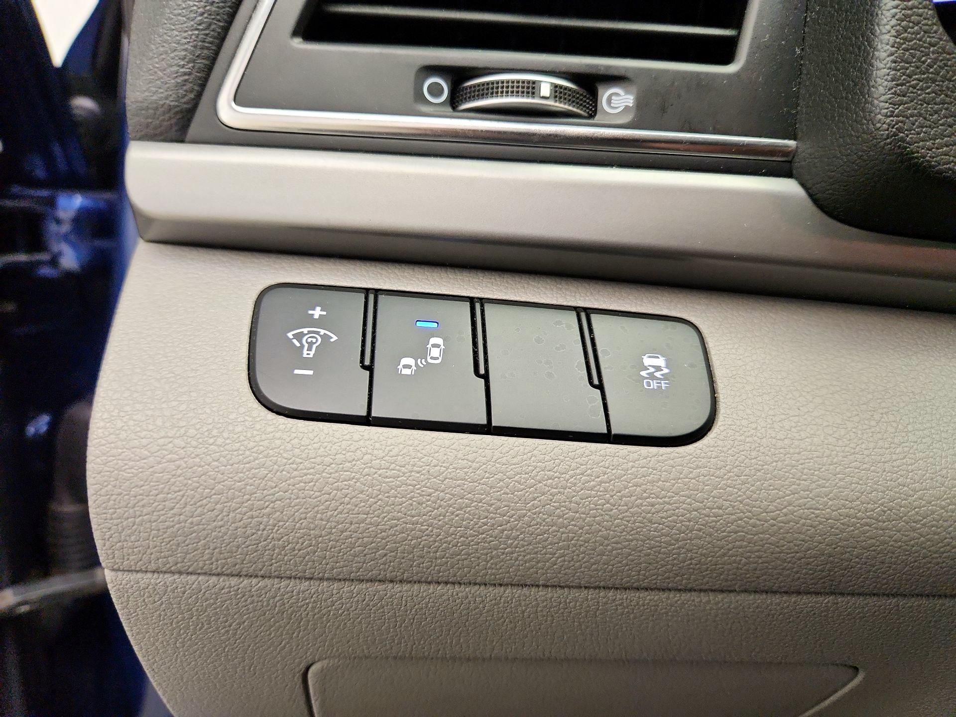 Thumbnail: 2018 Hyundai Elantra - 13