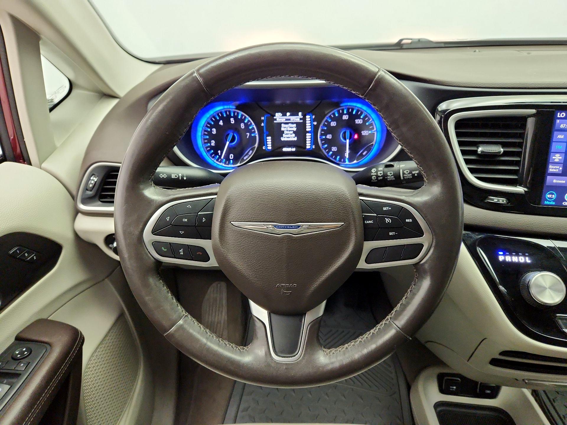 Thumbnail: 2020 Chrysler Pacifica - 10