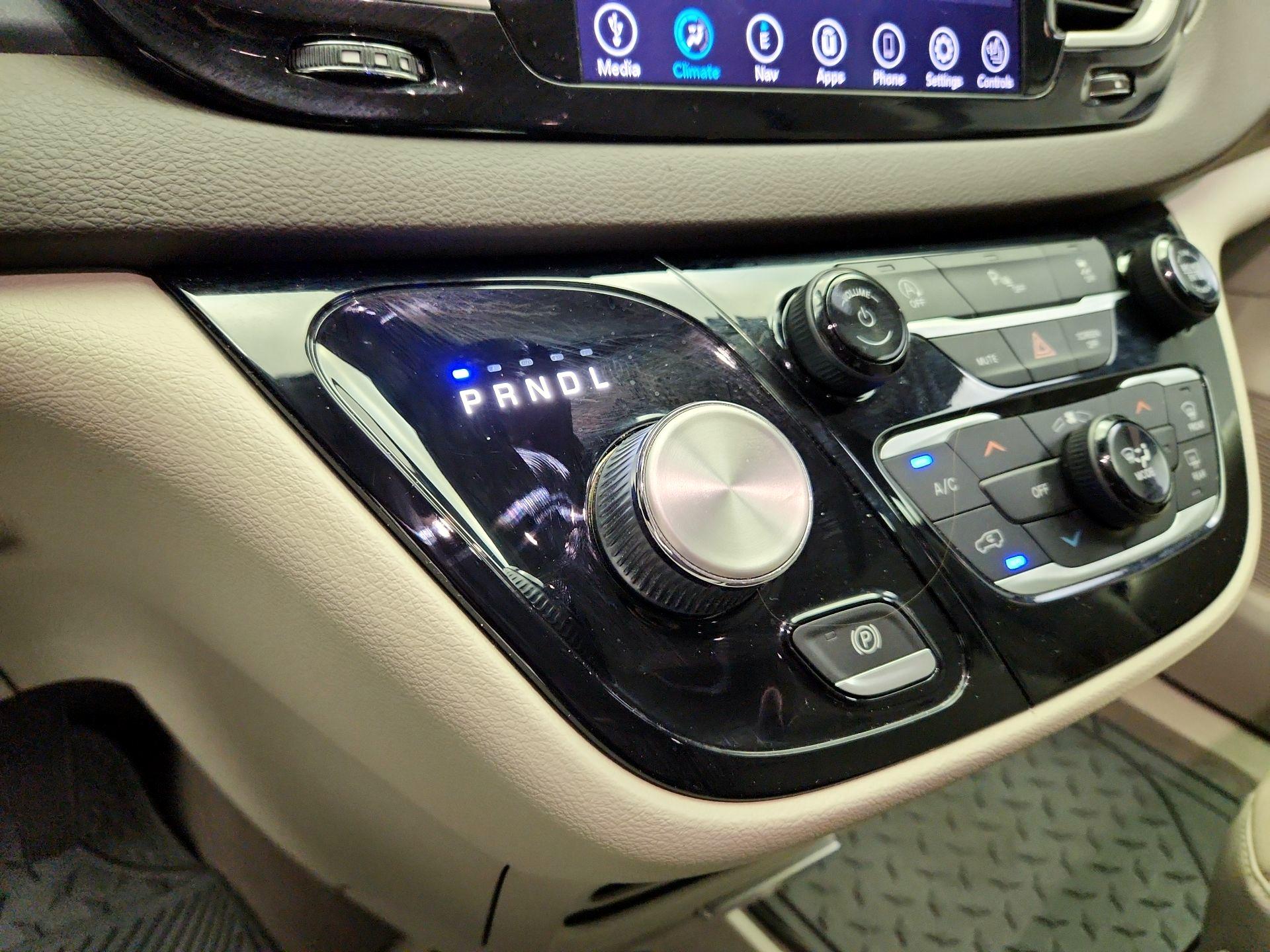 Thumbnail: 2020 Chrysler Pacifica - 18