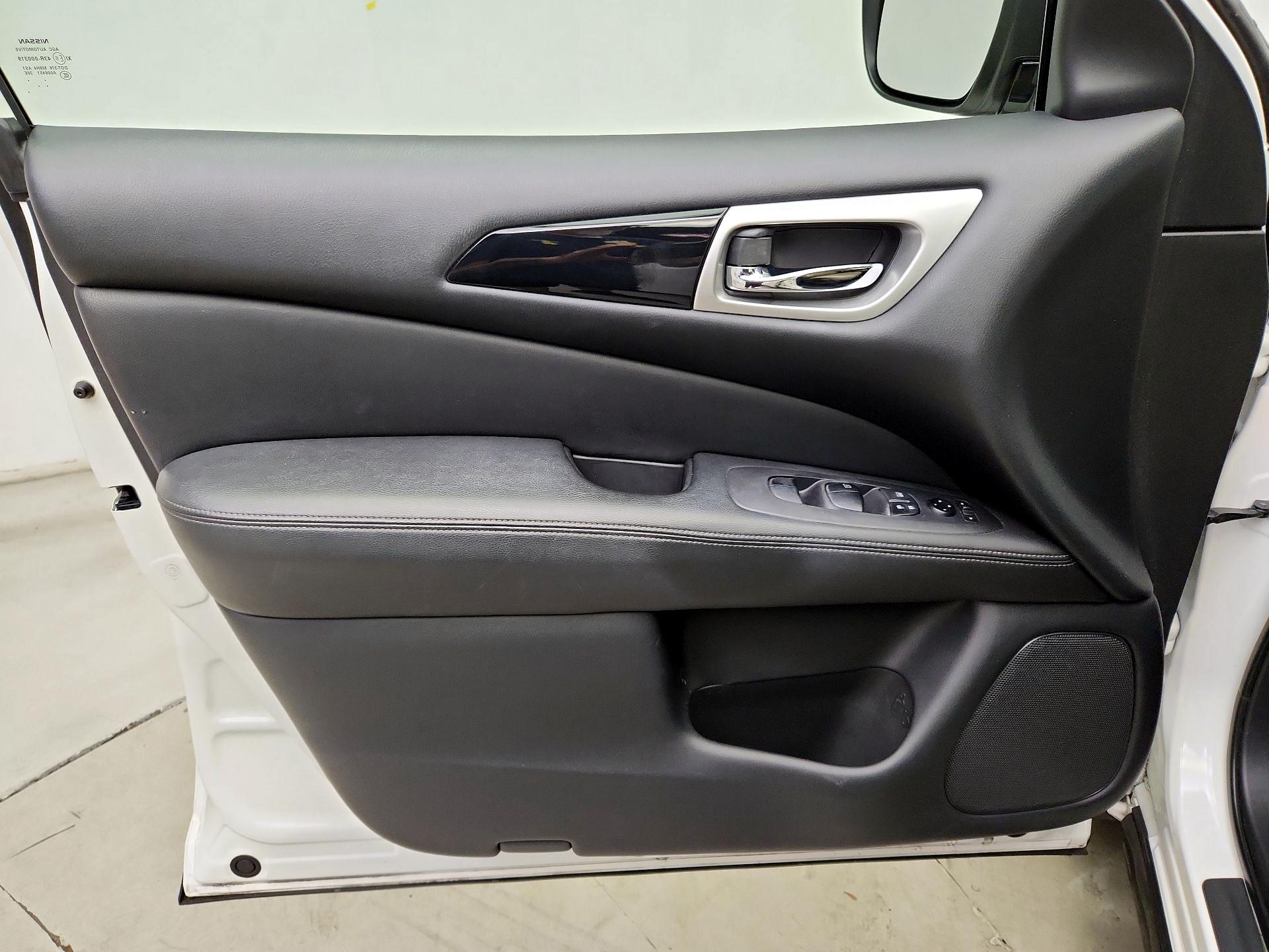 Thumbnail: 2020 Nissan Pathfinder - 12