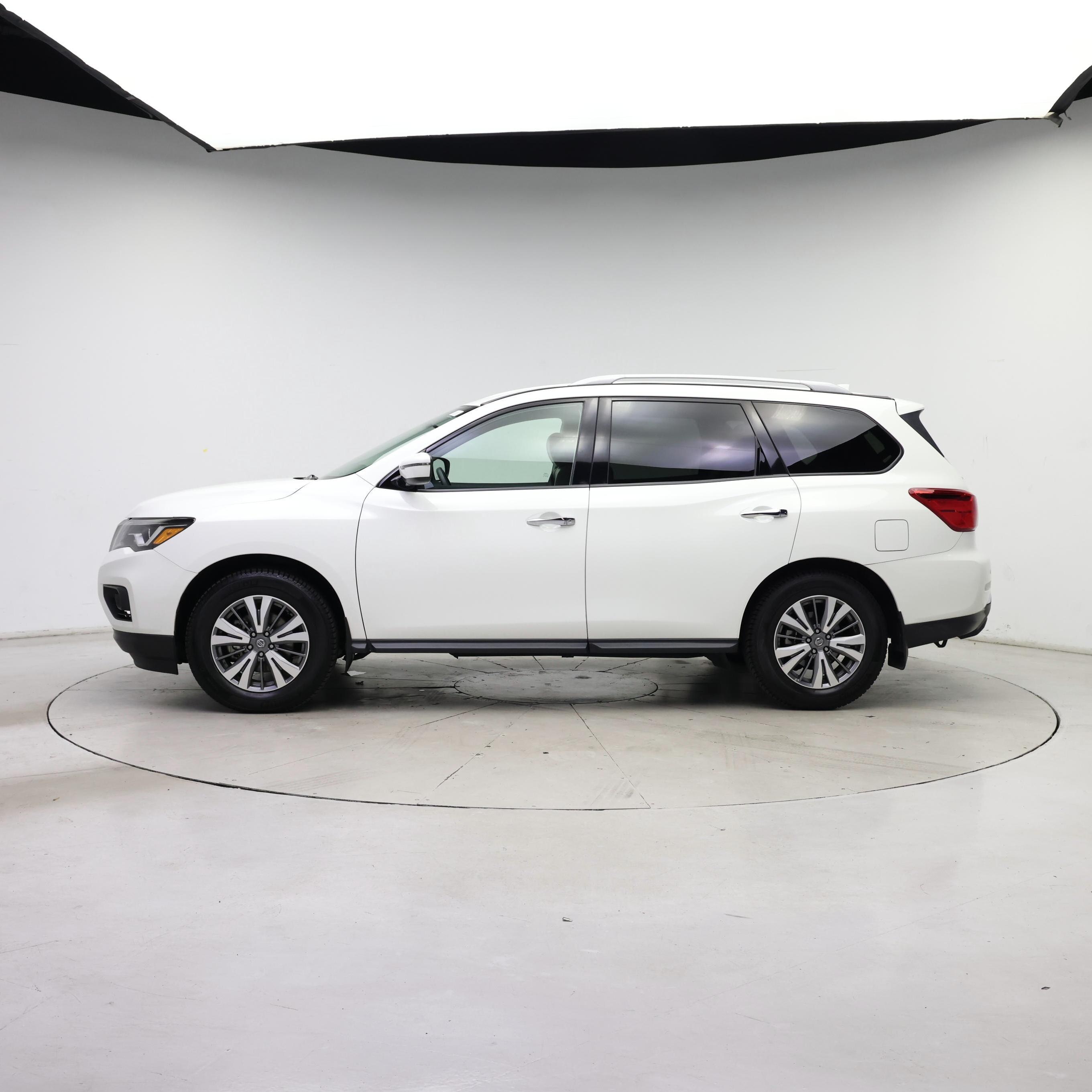 Thumbnail: 2020 Nissan Pathfinder - 3