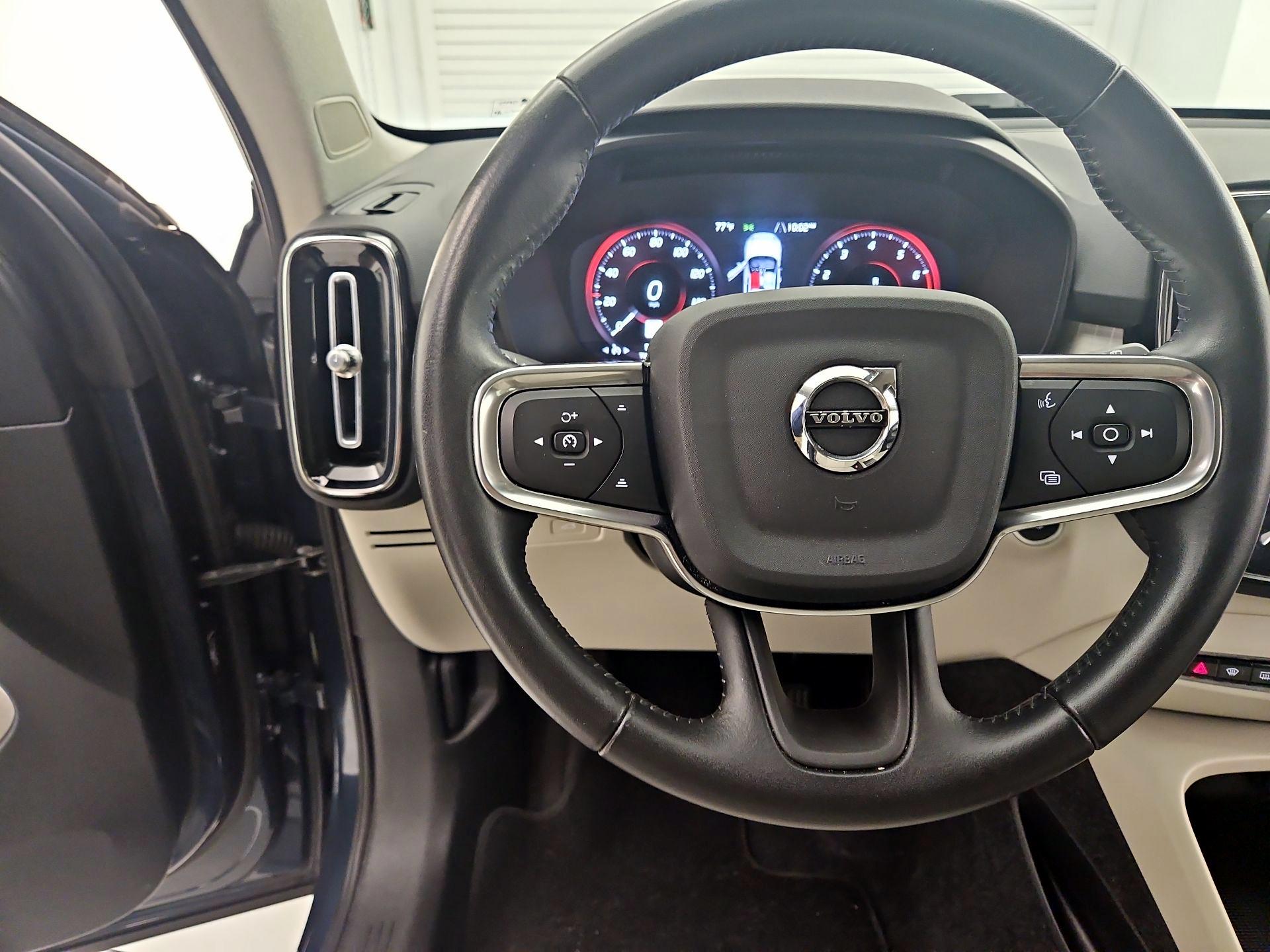Thumbnail: 2021 Volvo XC40 - 10