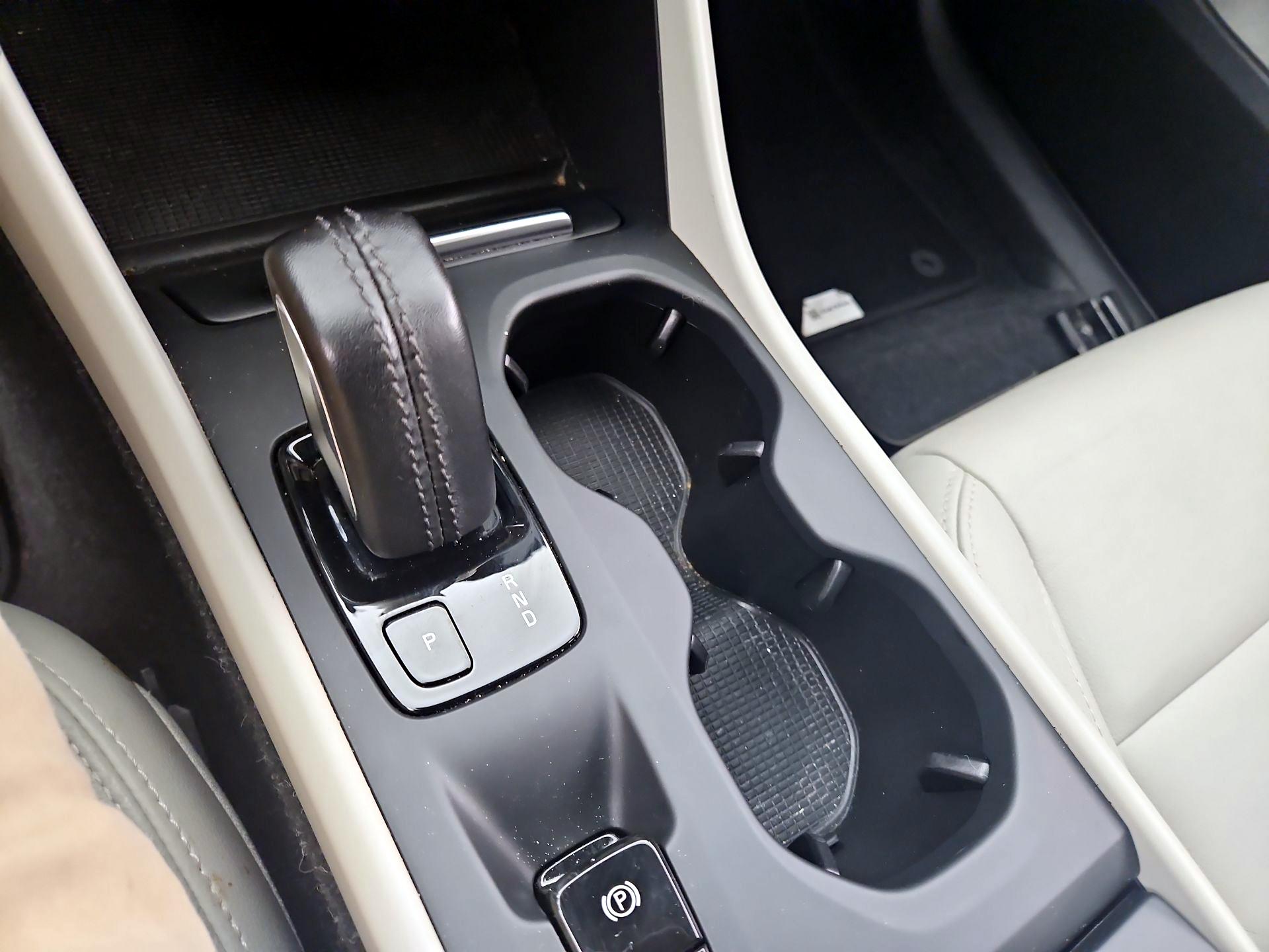 Thumbnail: 2021 Volvo XC40 - 17