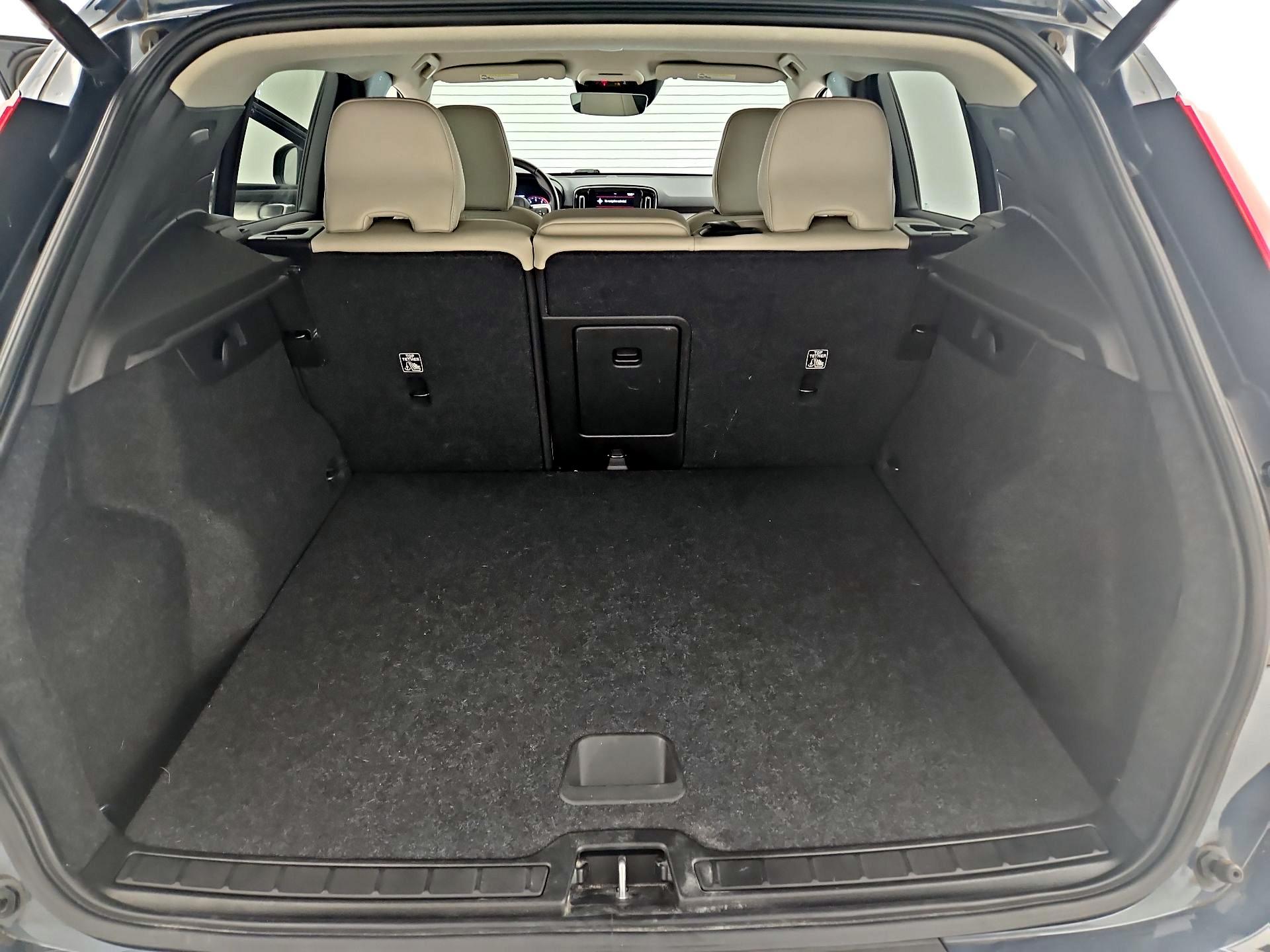 Thumbnail: 2021 Volvo XC40 - 20