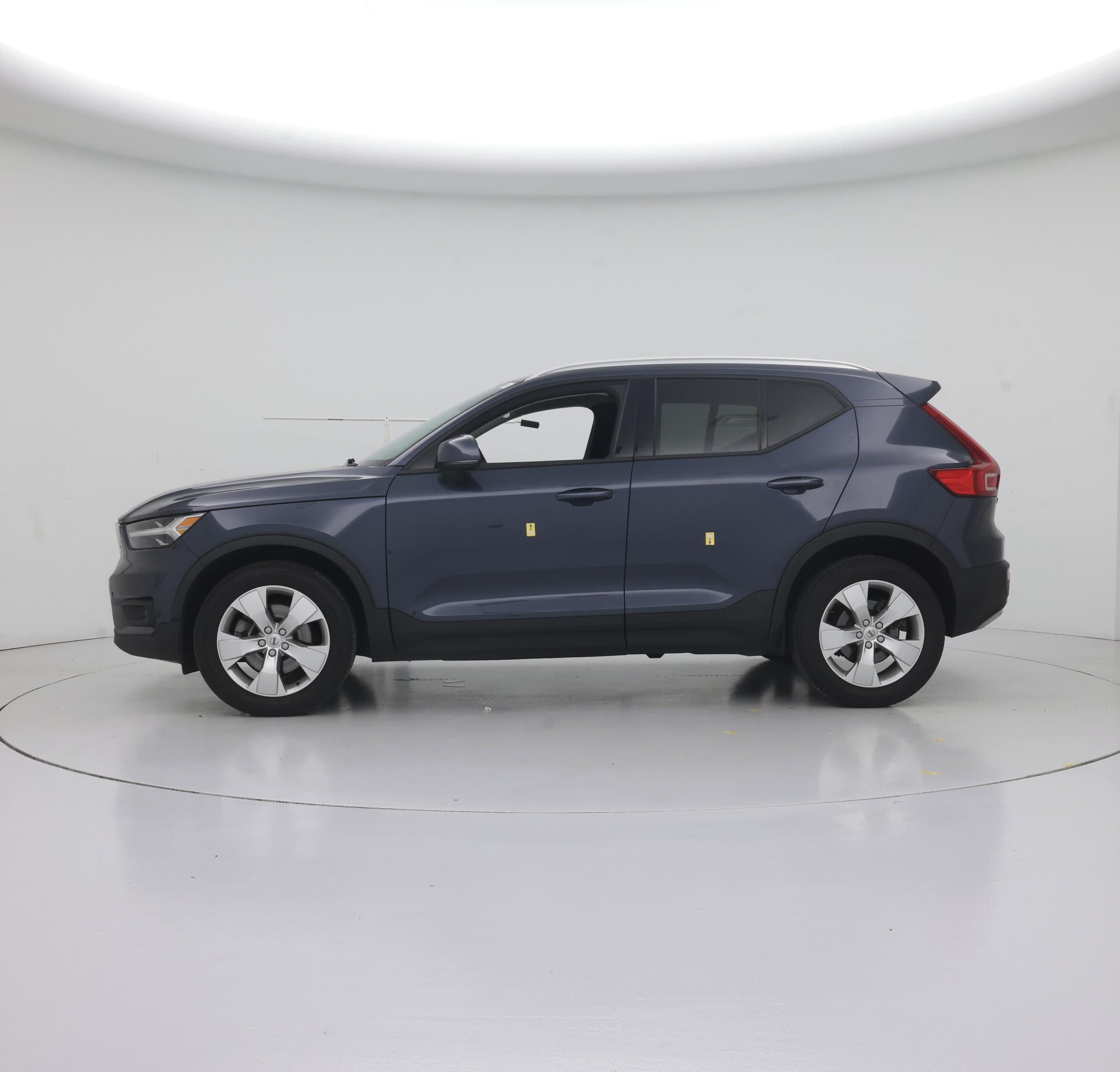 Thumbnail: 2021 Volvo XC40 - 3