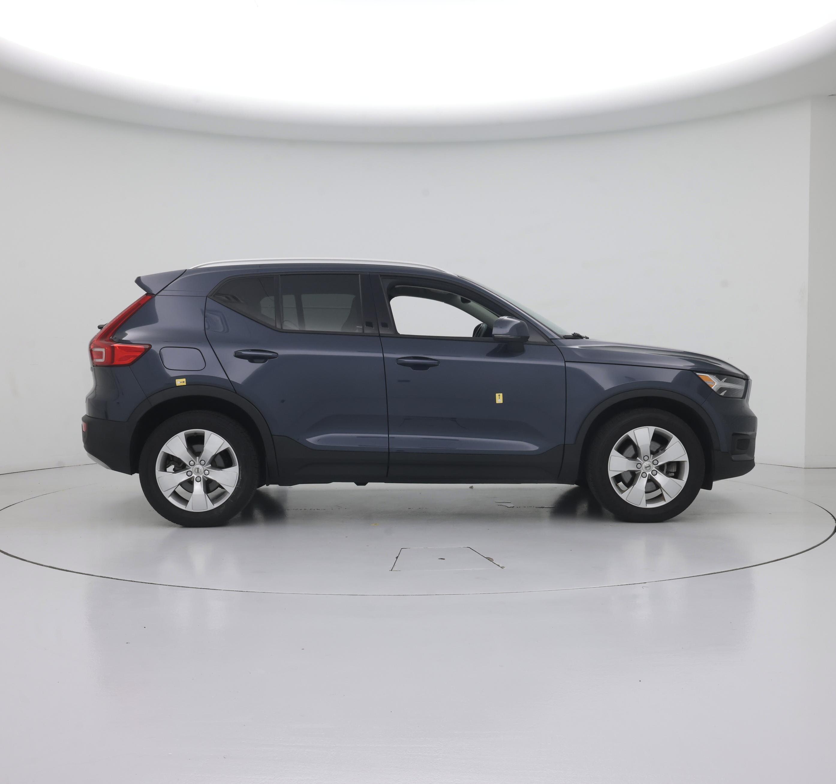 Thumbnail: 2021 Volvo XC40 - 7
