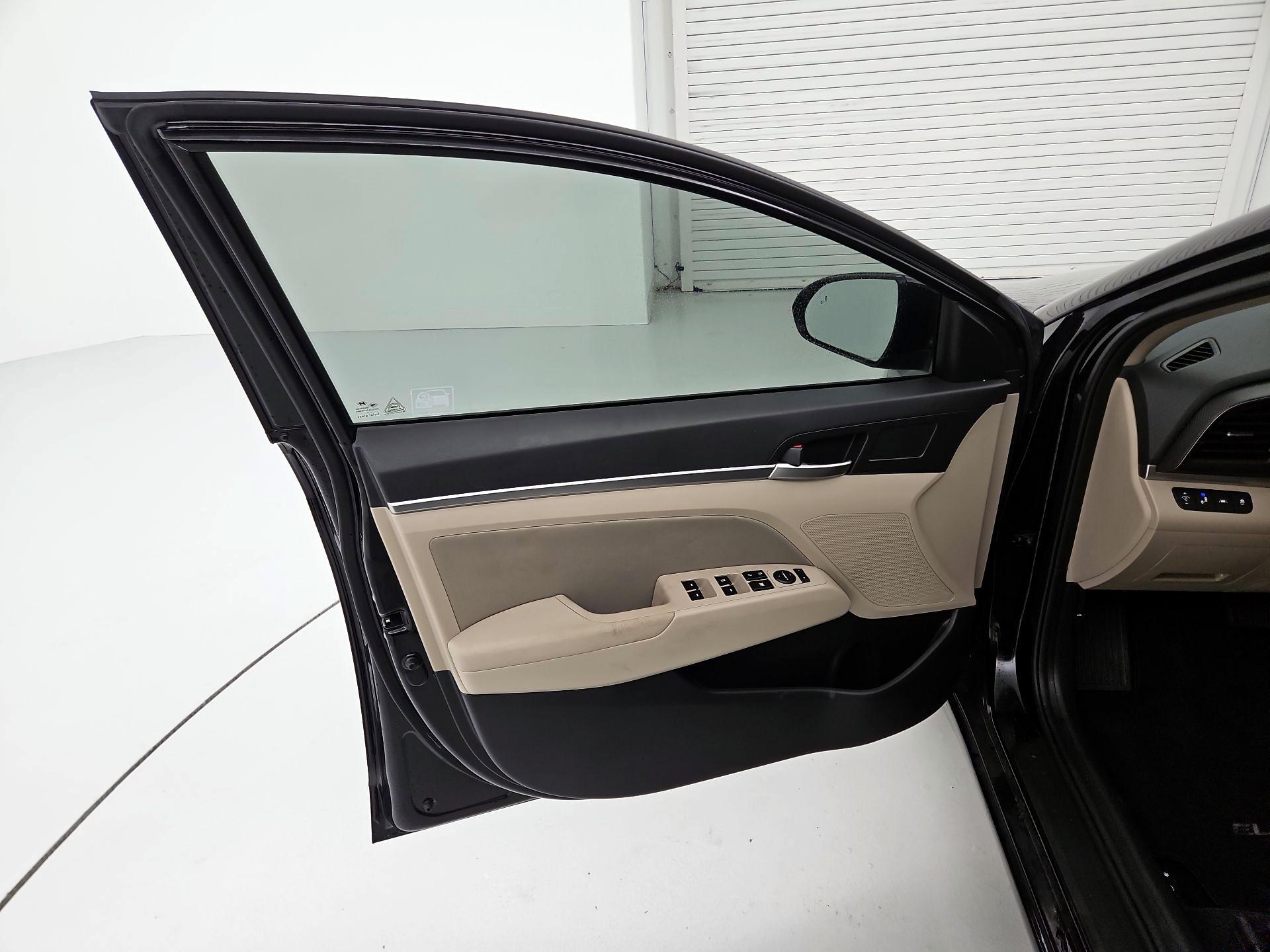 Thumbnail: 2020 Hyundai Elantra - 12