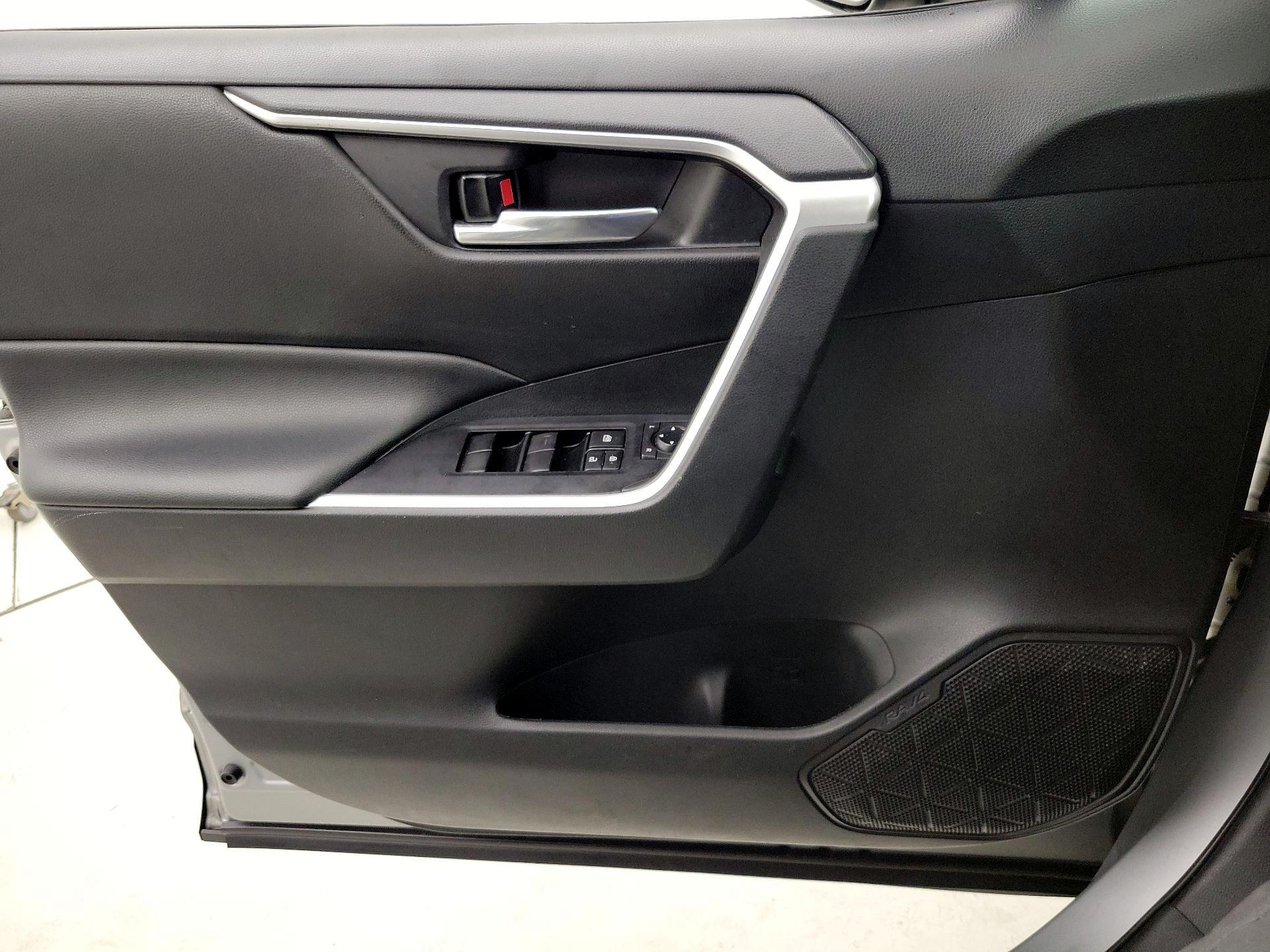Thumbnail: 2021 Toyota RAV4 - 12