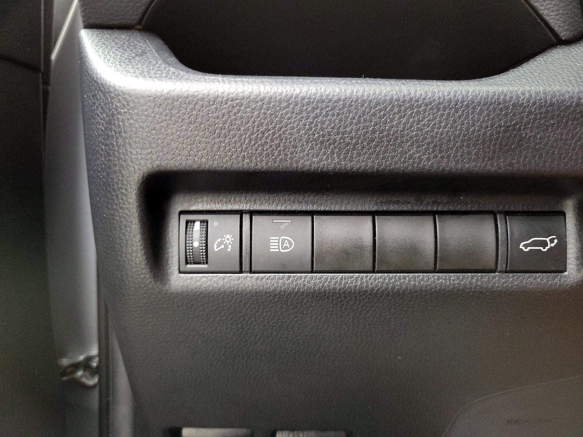 Thumbnail: 2021 Toyota RAV4 - 13