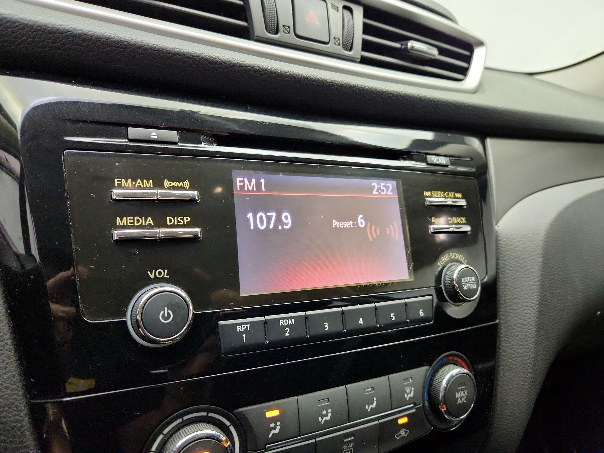 Thumbnail: 2016 Nissan Rogue - 15