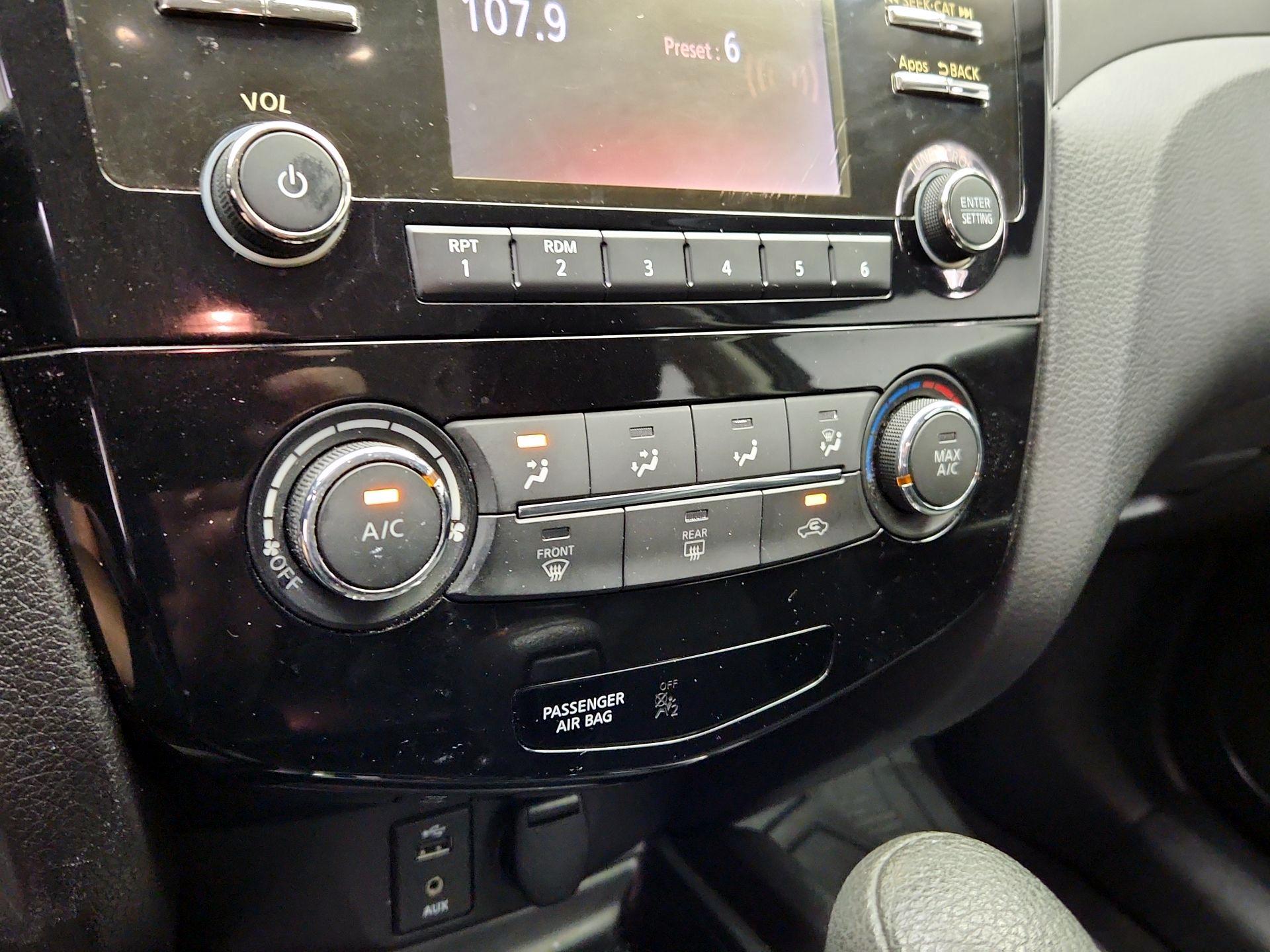 Thumbnail: 2016 Nissan Rogue - 16