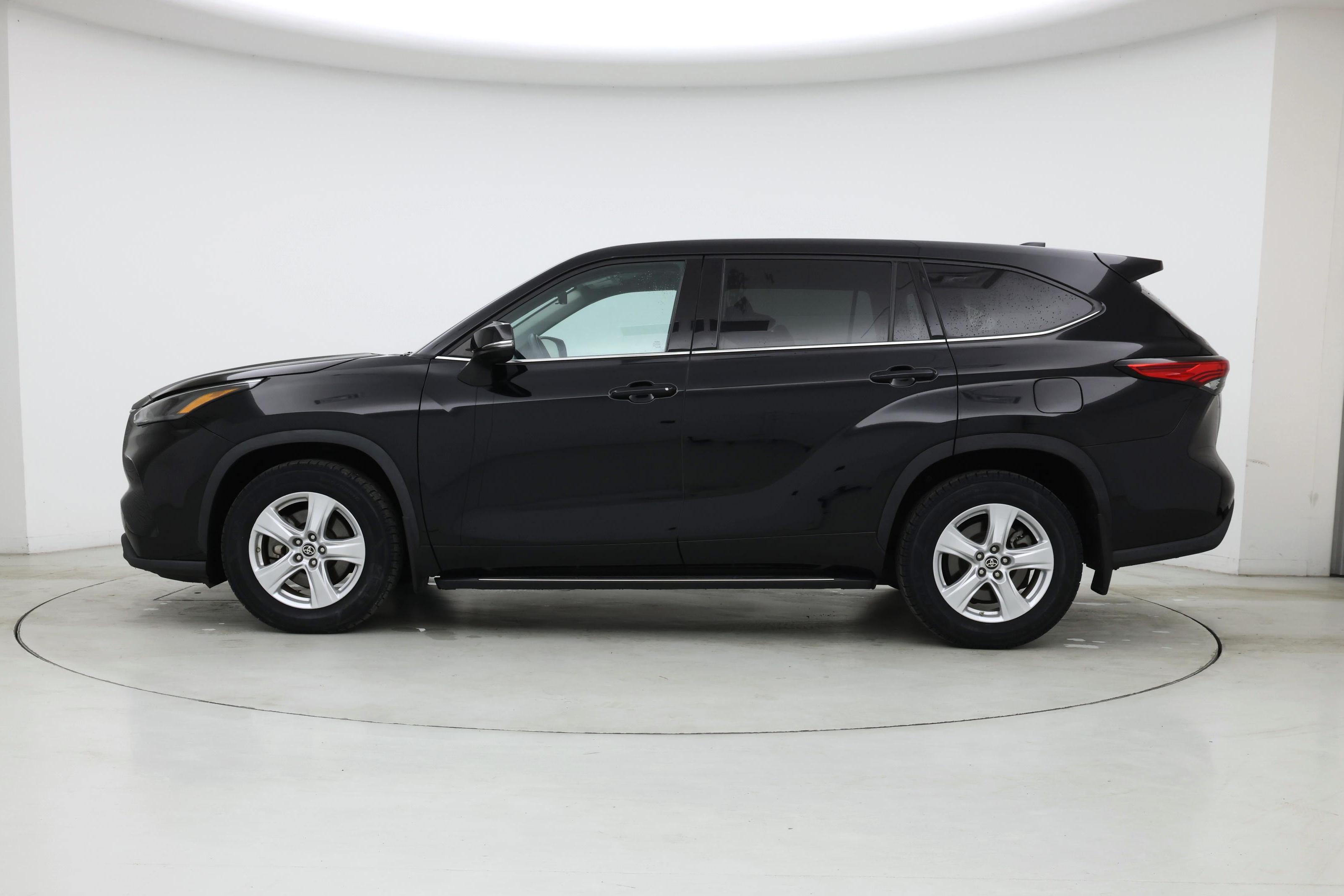 Thumbnail: 2022 Toyota Highlander - 3