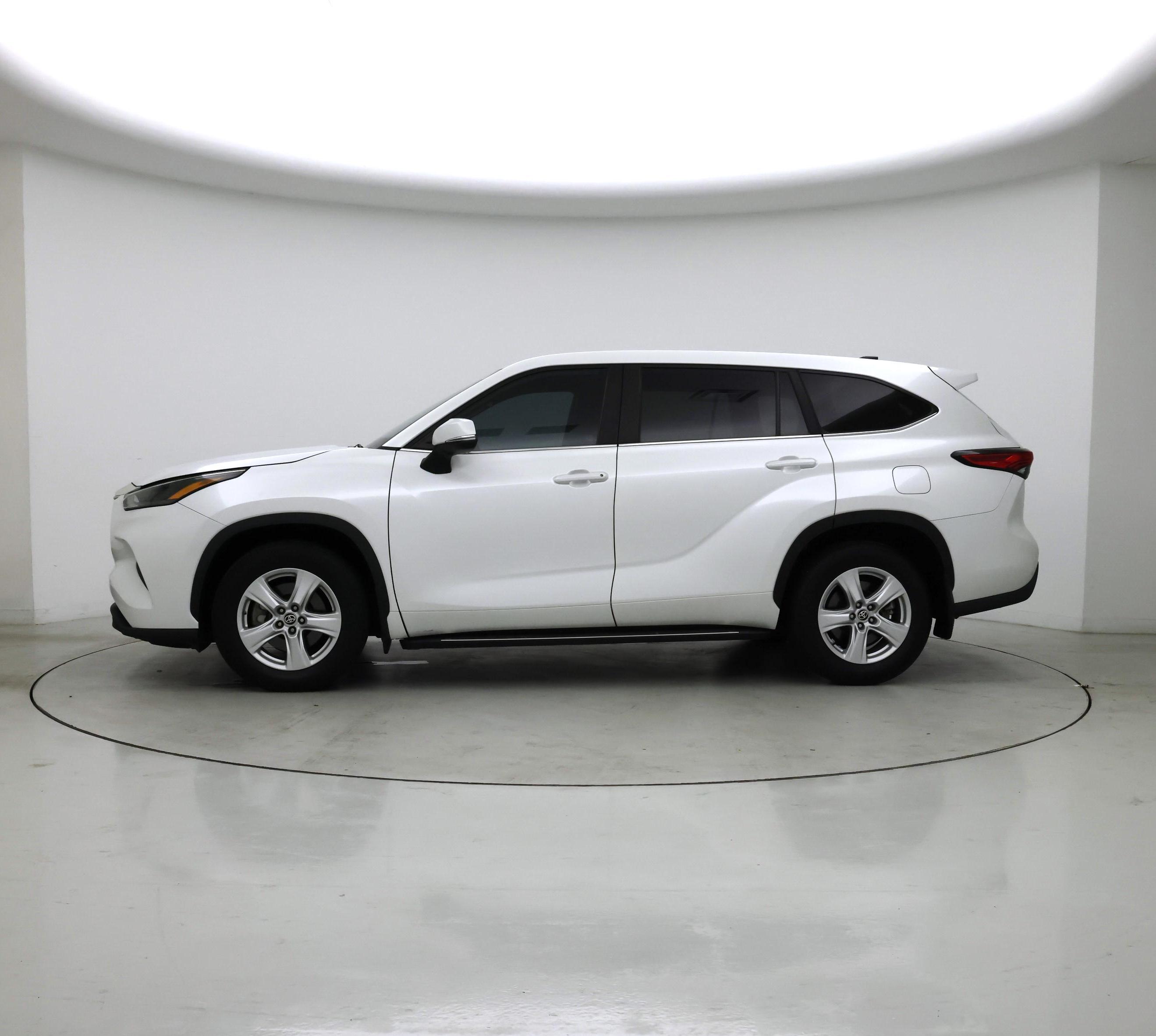 Thumbnail: 2023 Toyota Highlander - 3