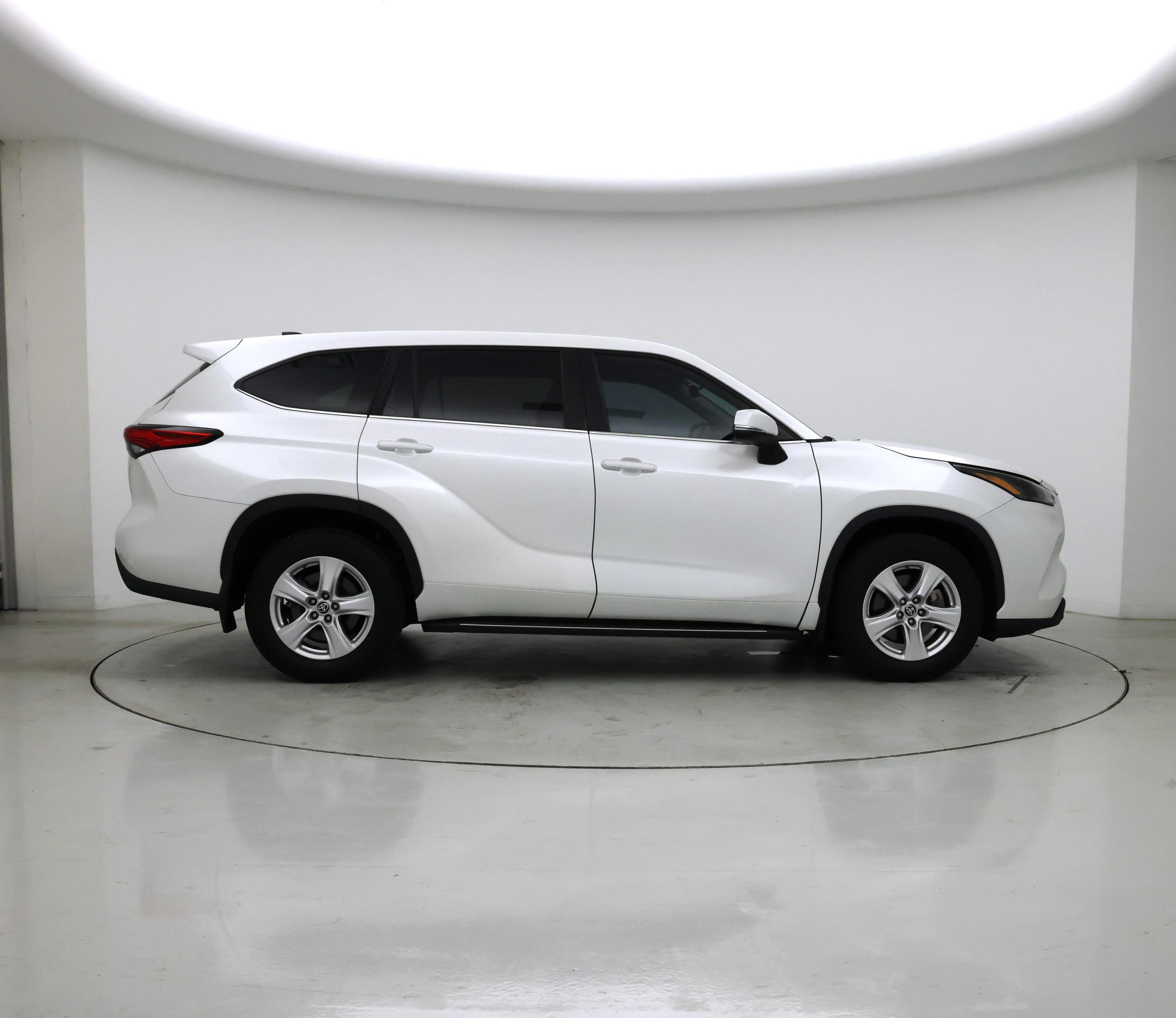 Thumbnail: 2023 Toyota Highlander - 7