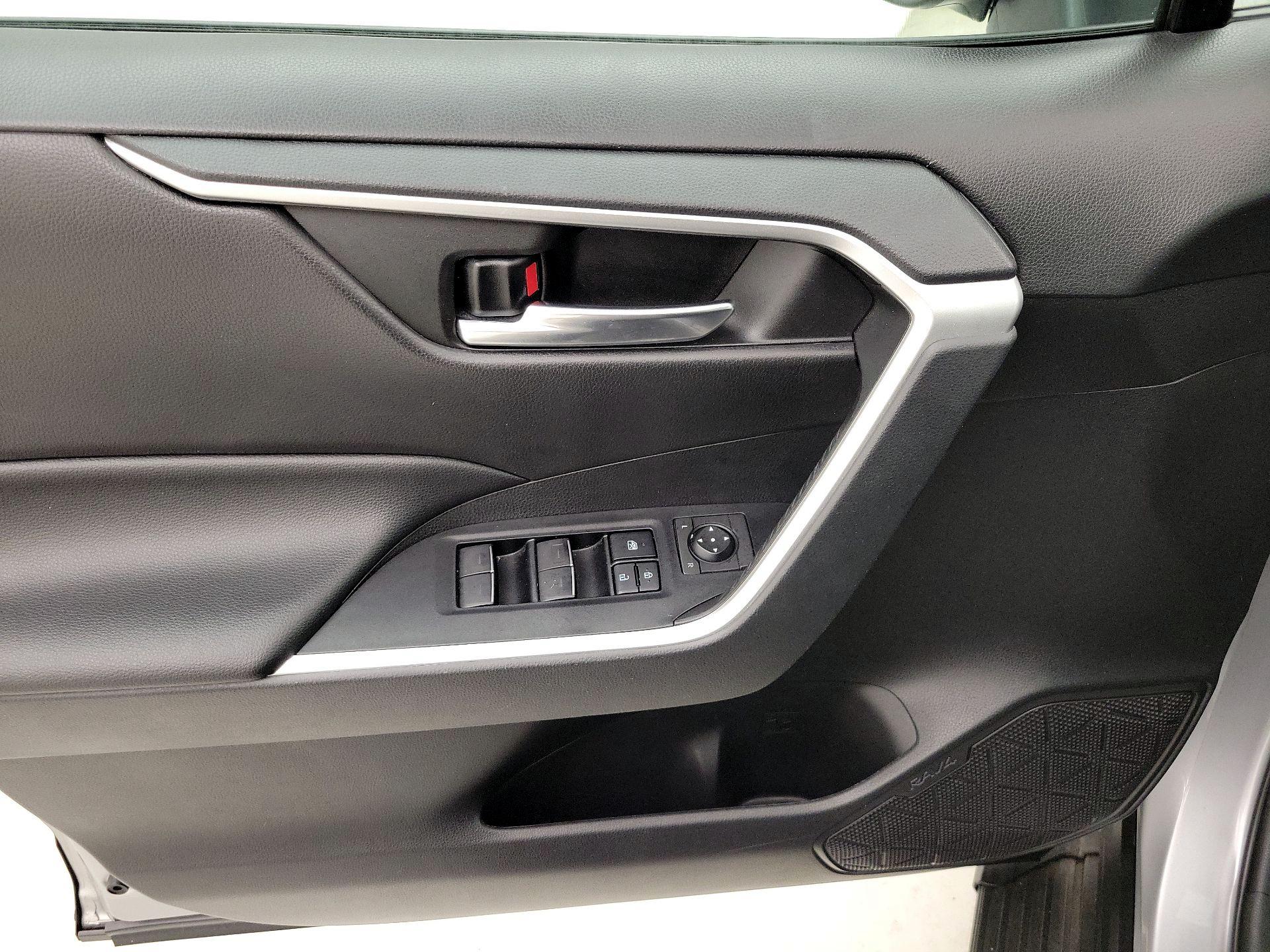 Thumbnail: 2022 Toyota RAV4 - 12