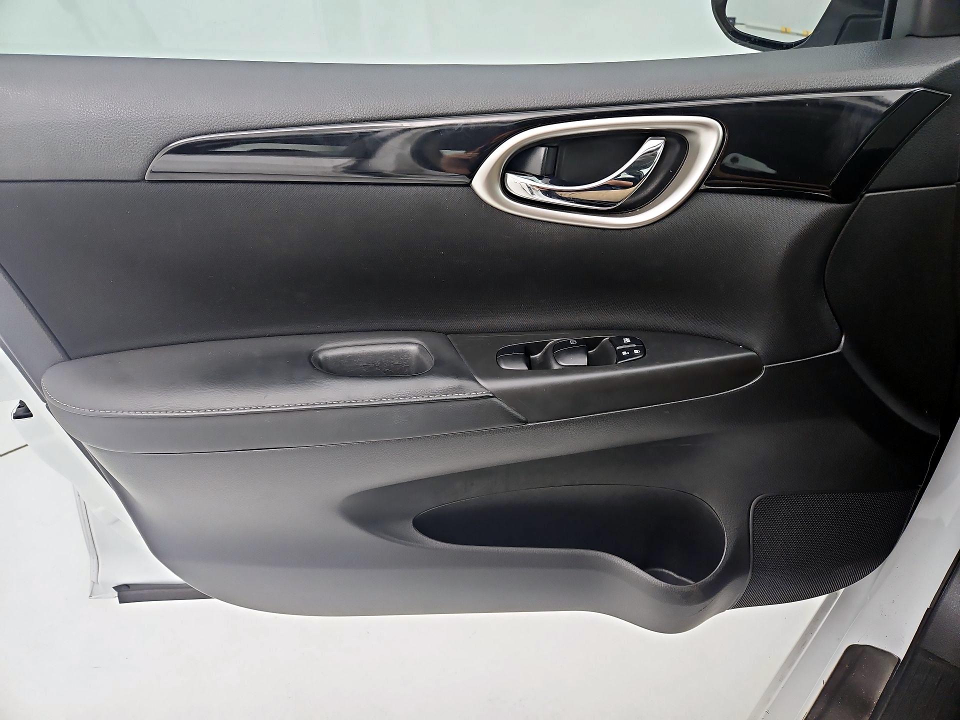 Thumbnail: 2019 Nissan Sentra - 12