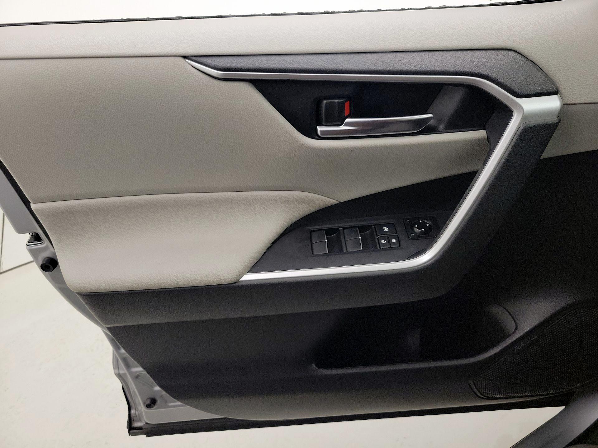 Thumbnail: 2021 Toyota RAV4 - 12
